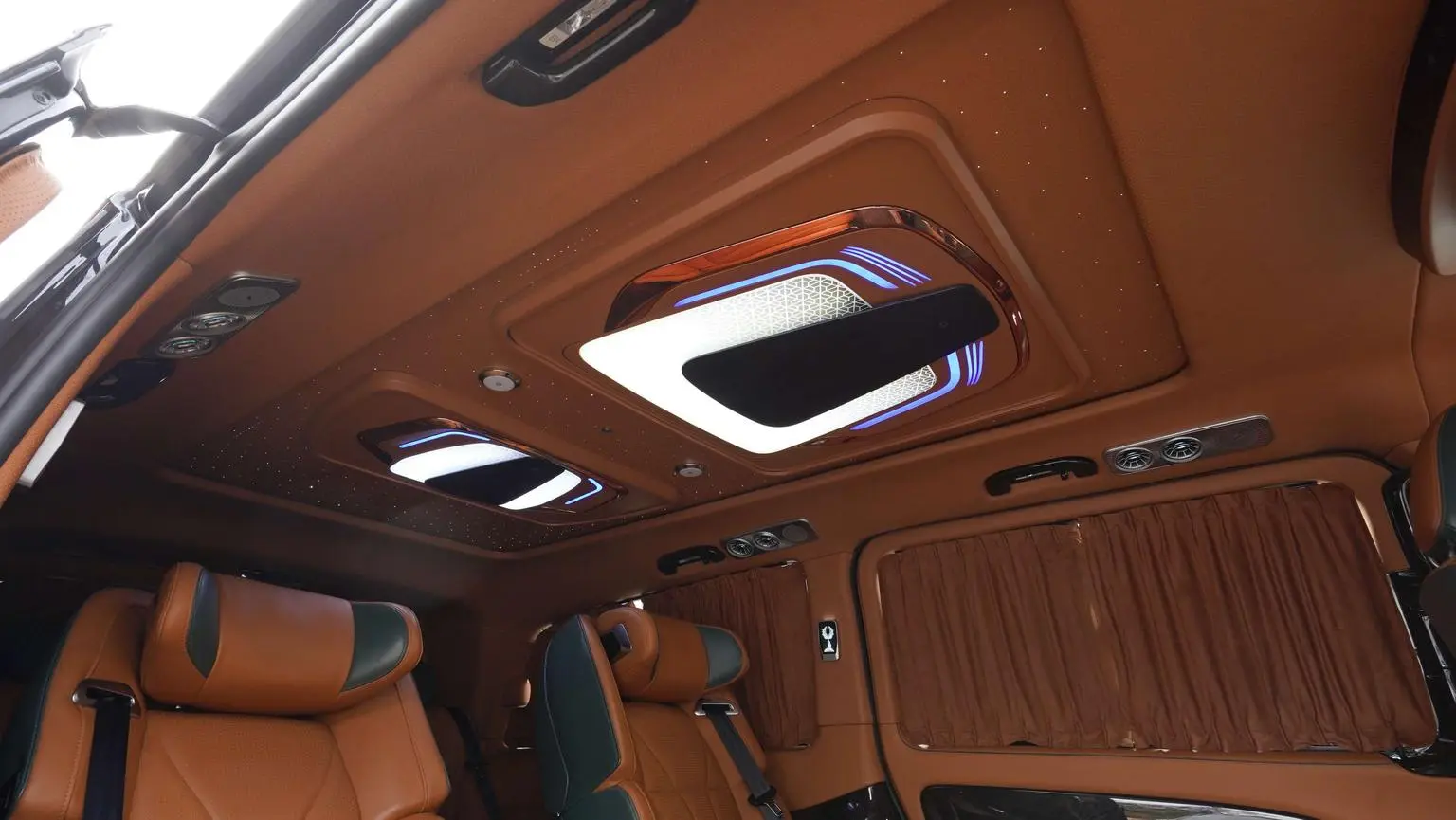 Mercedes-Benz 2023 2.0T Business 7 seat