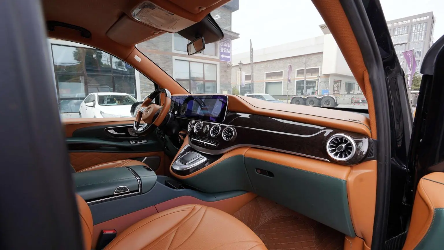 Mercedes-Benz 2023 2.0T Business 7 seat