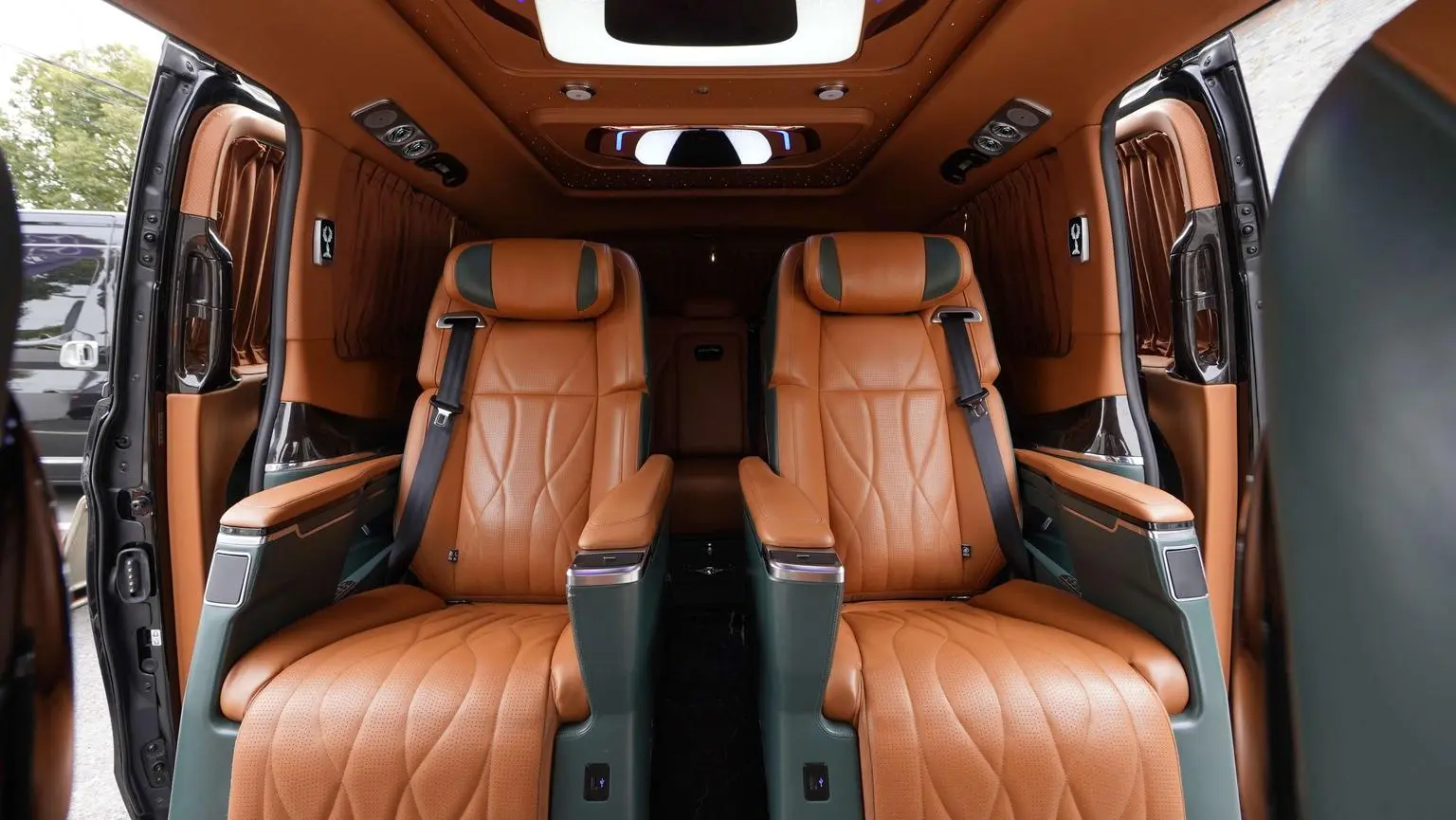 Mercedes-Benz 2023 2.0T Business 7 seat