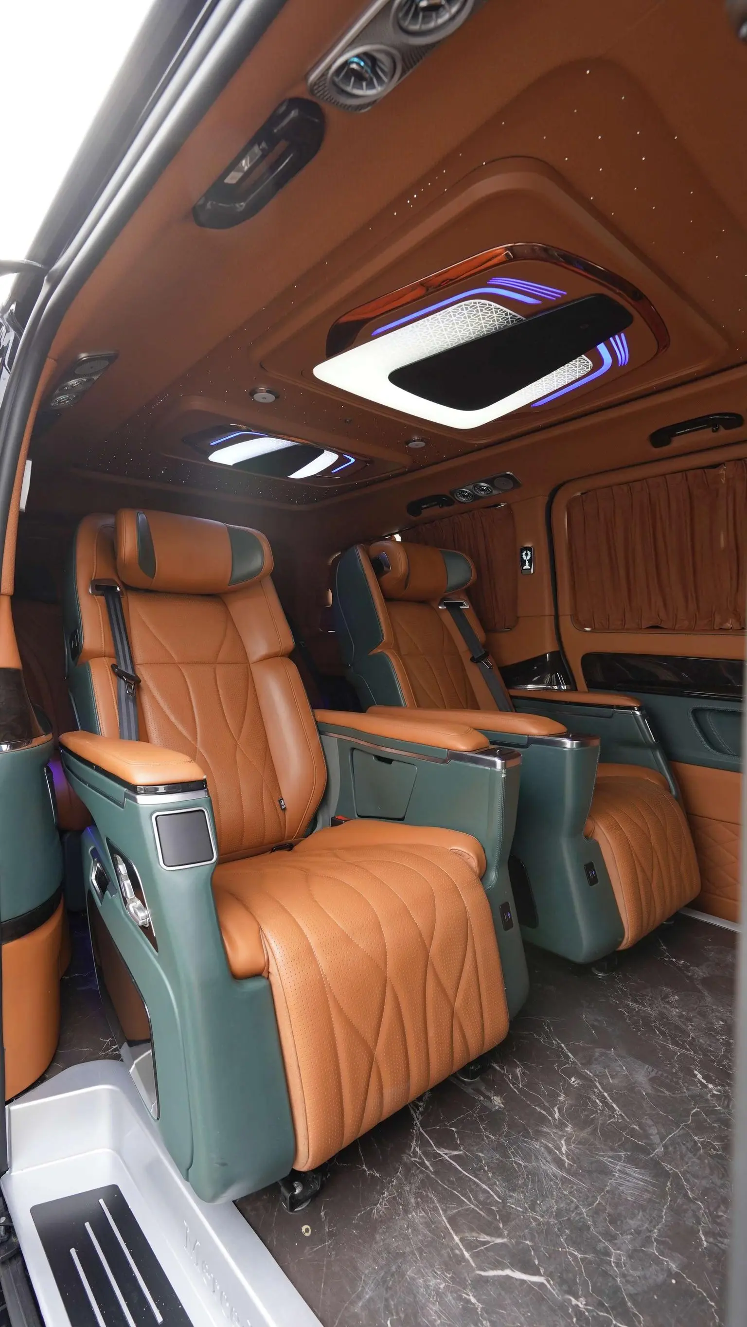 Mercedes-Benz 2023 2.0T Business 7 seat