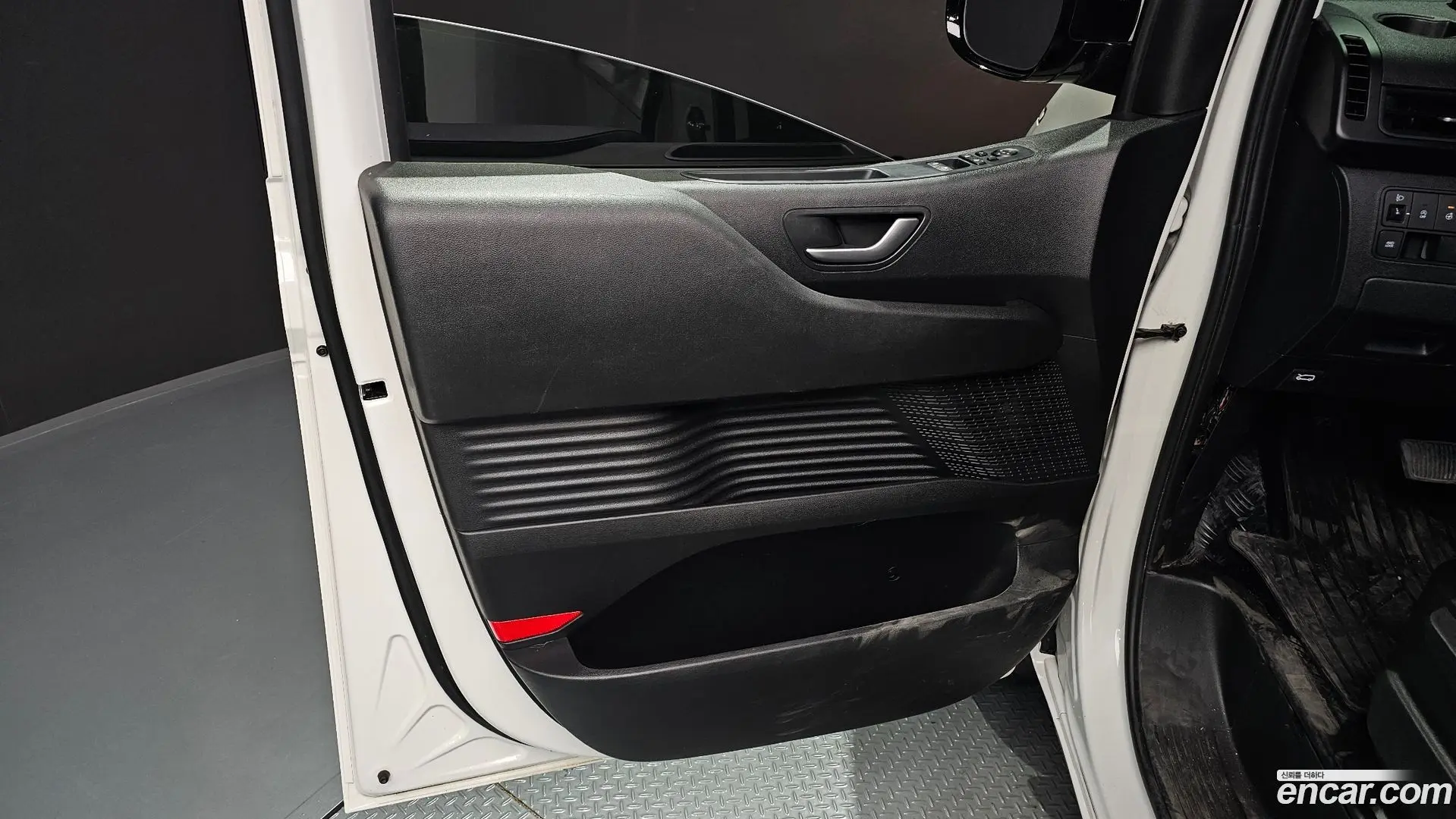 Hyundai Staria 4WD Tourer 11-Seater 2021