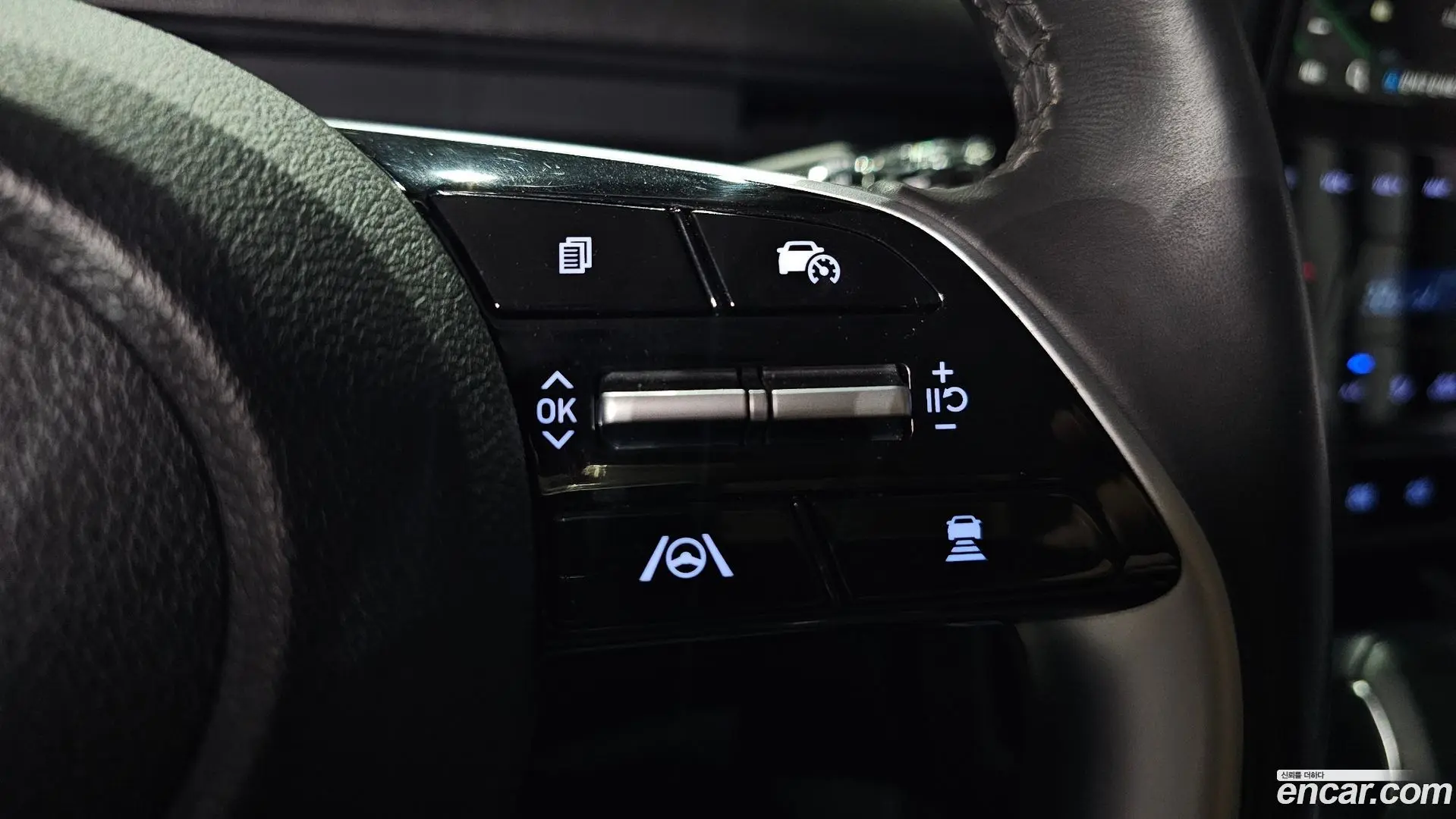 Hyundai Staria 4WD Tourer 11-Seater 2021
