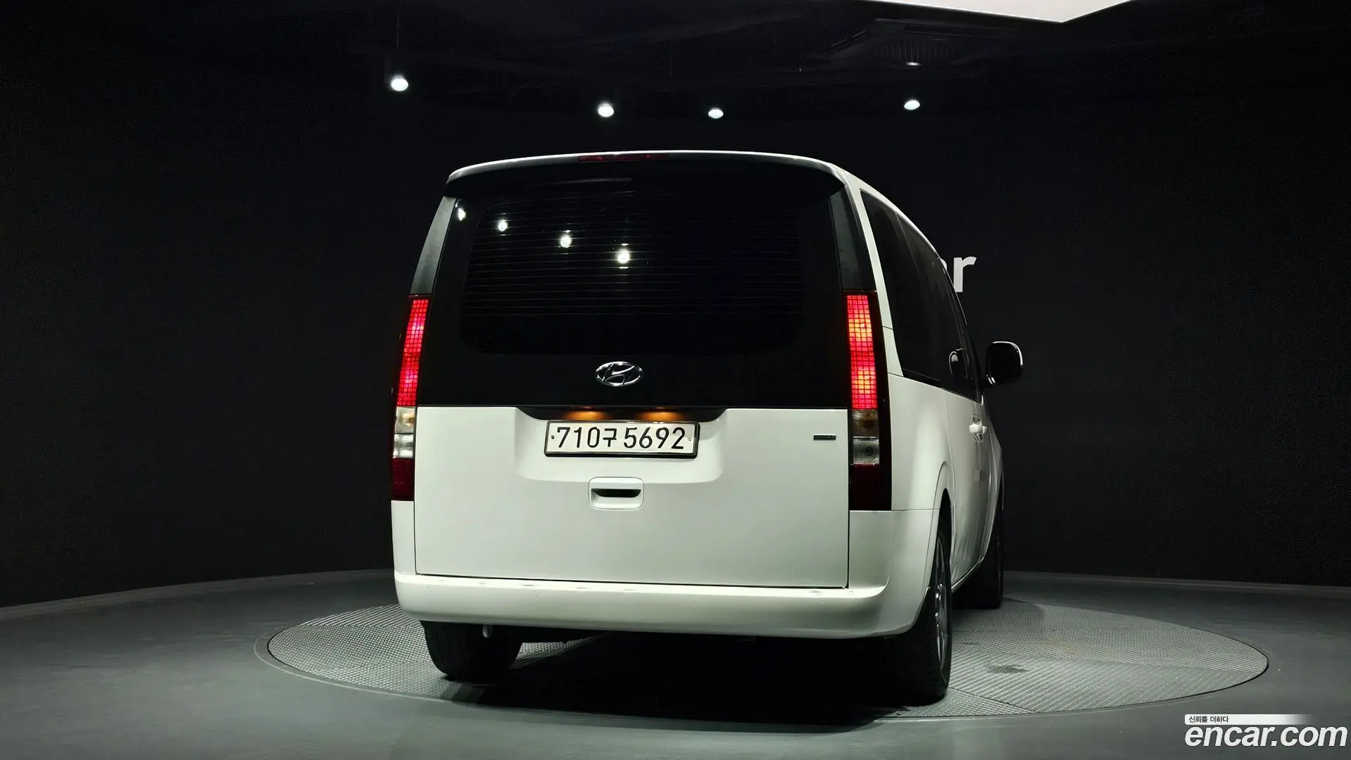 Hyundai Staria 4WD Tourer 11-Seater 2021