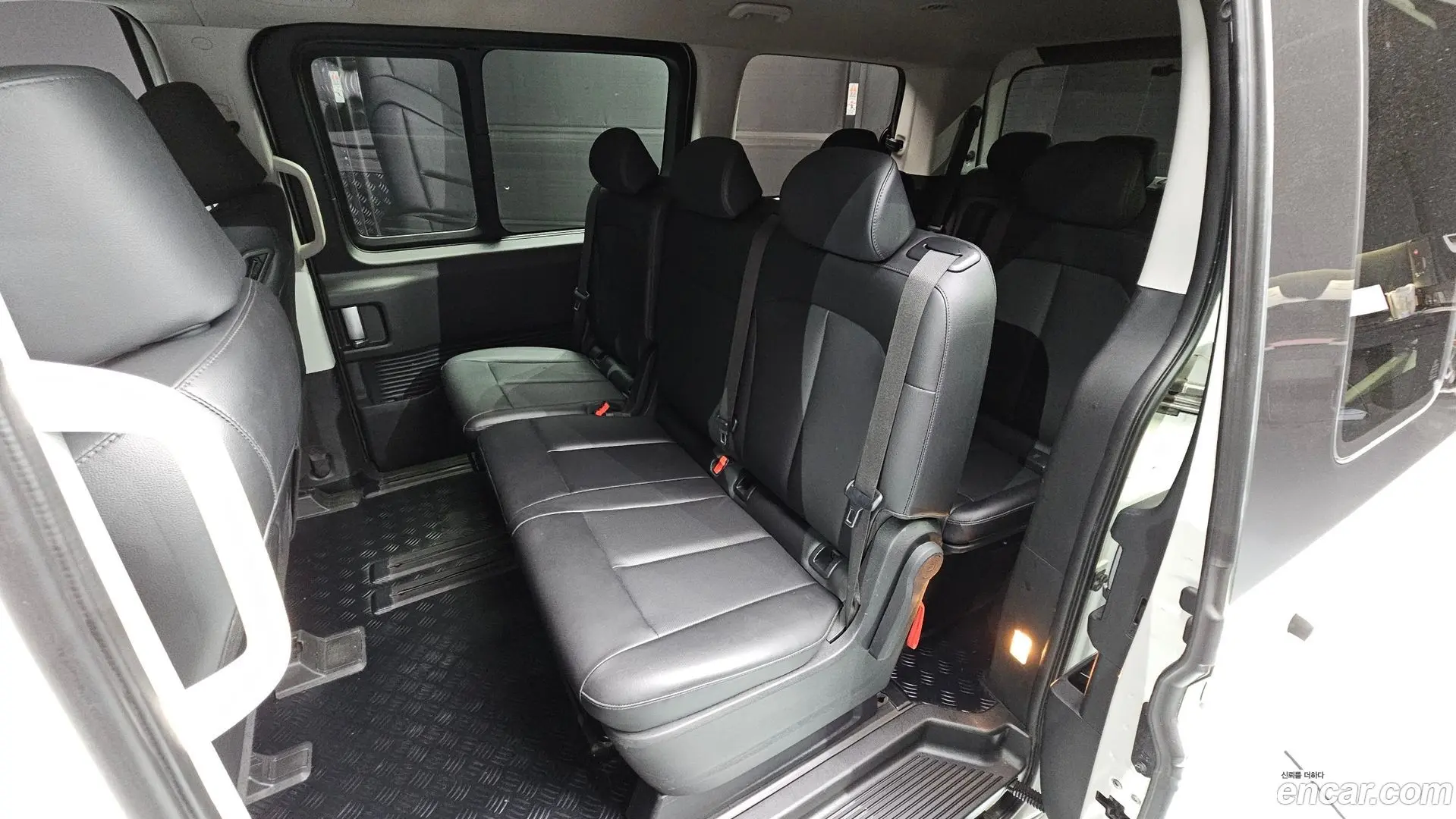 Hyundai Staria 4WD Tourer 11-Seater 2021