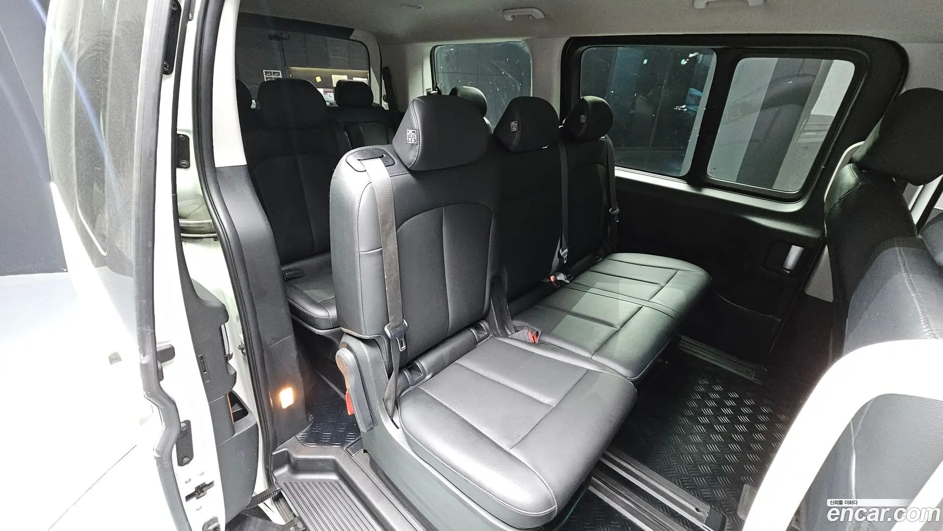 Hyundai Staria 4WD Tourer 11-Seater 2021