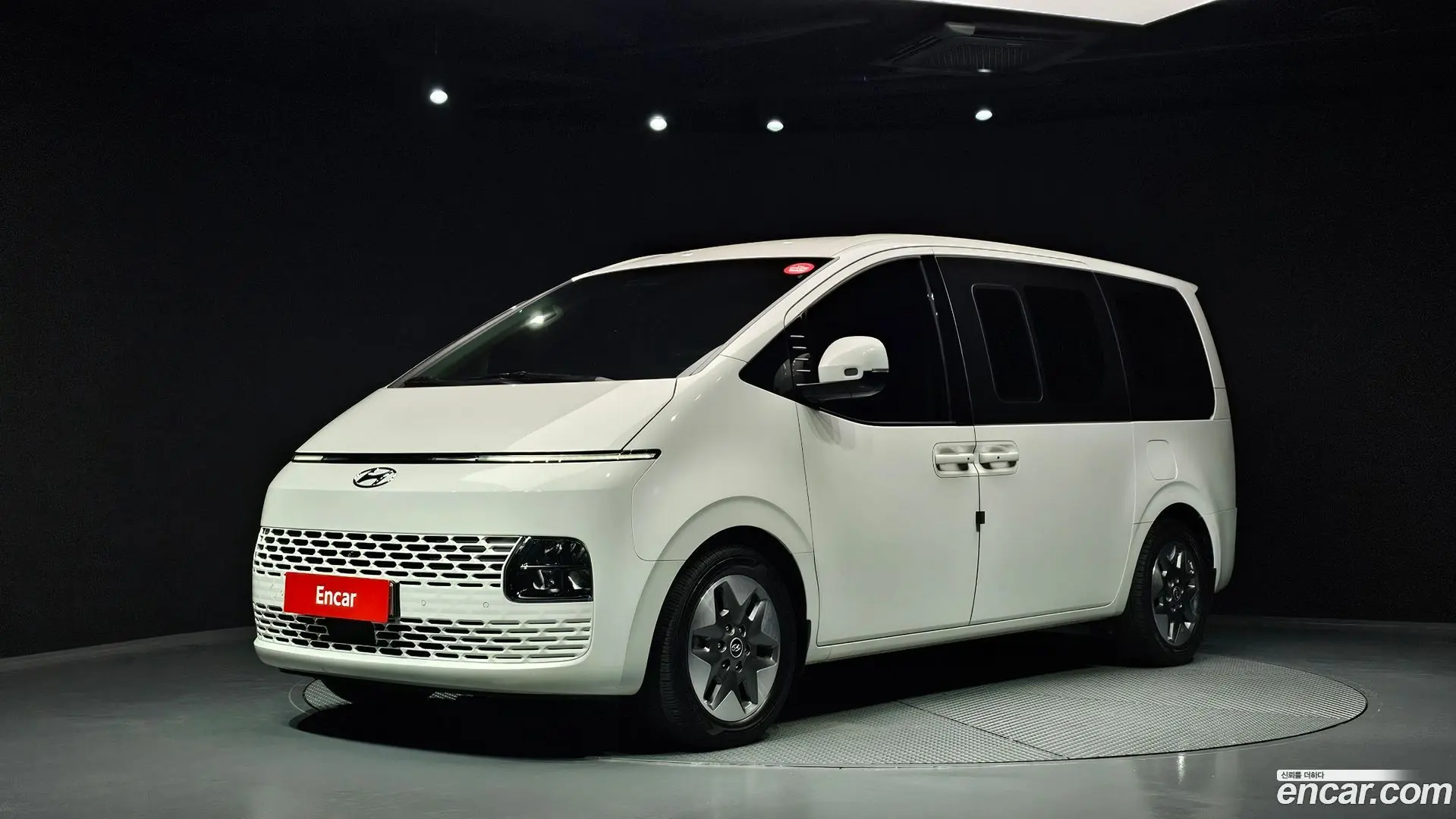 Hyundai Staria 4WD Tourer 11-Seater 2021