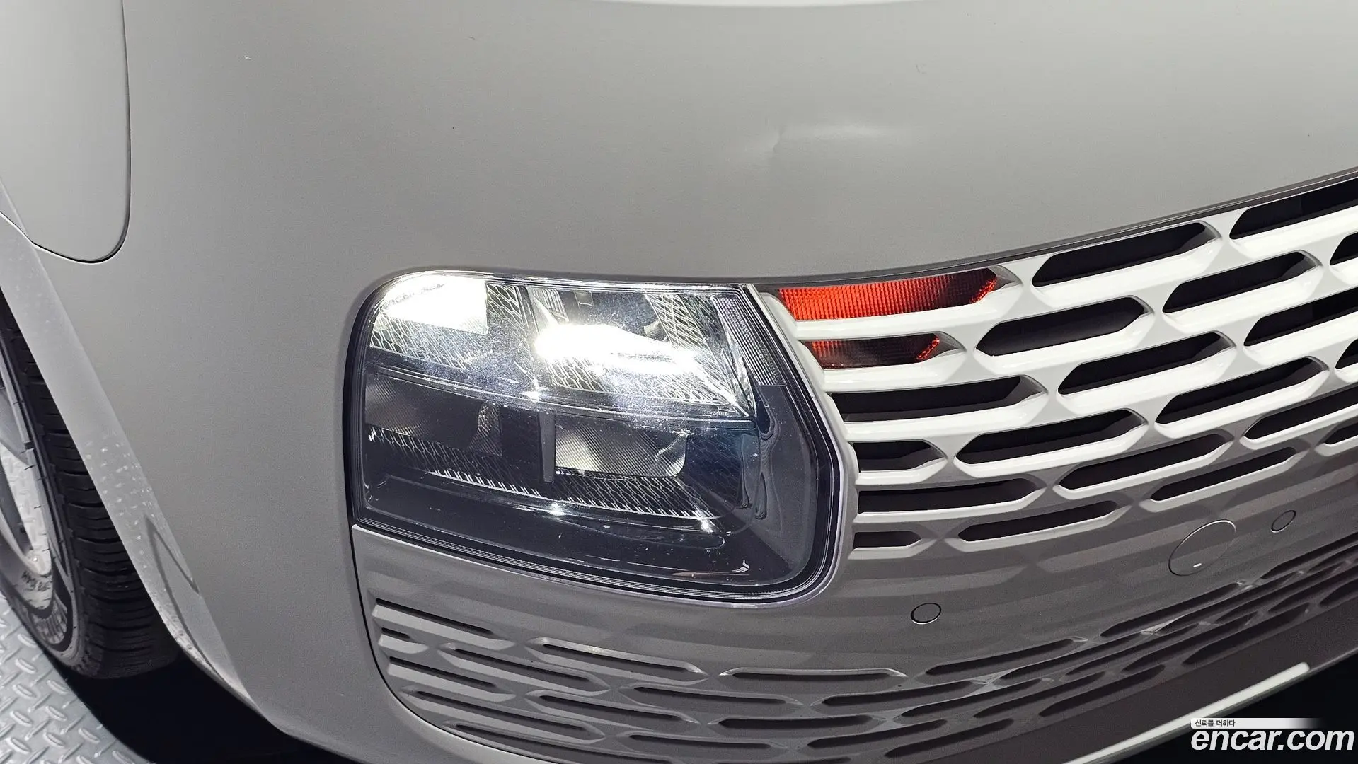 Hyundai Staria 4WD Tourer 11-Seater 2021