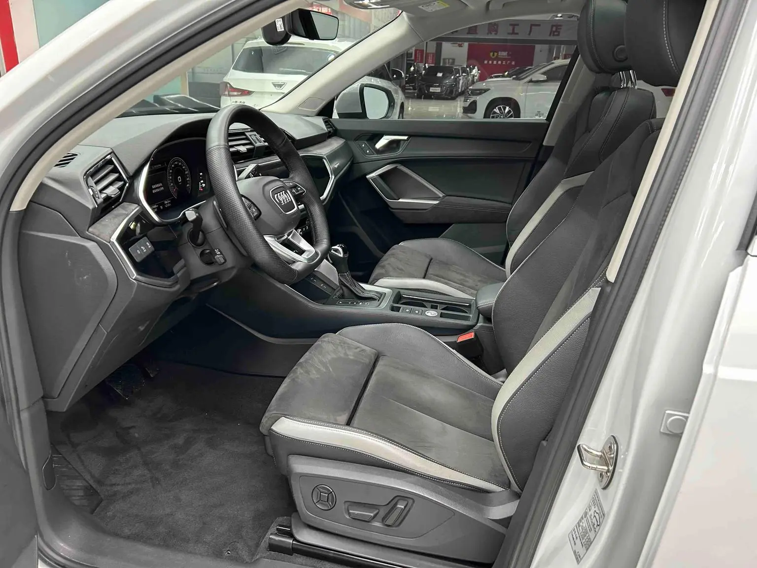 Audi Q3 2022 35 TFSI Dynamic Fashion