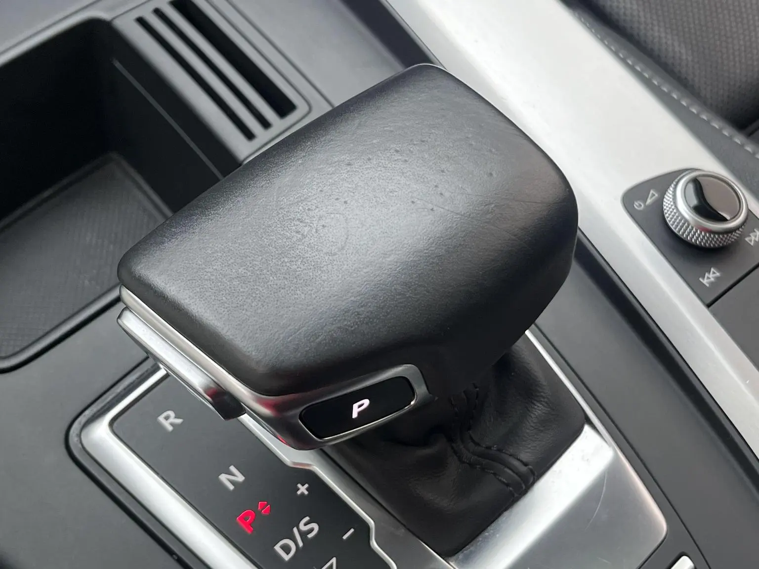Audi A4L 2020 40 TFSI Dynamic Fashion