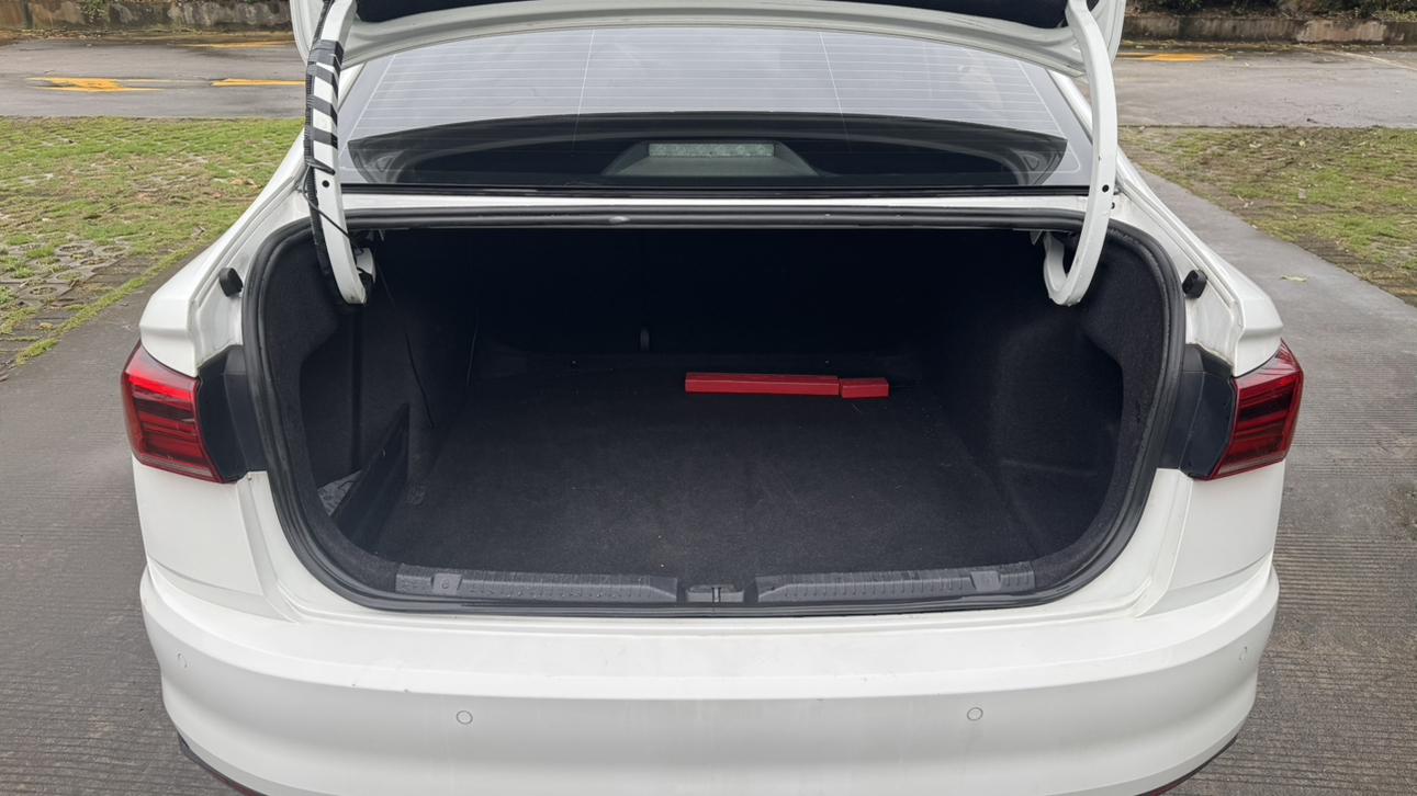 Volkswagen Bora 2021 1.5L Auto Luxury Connected