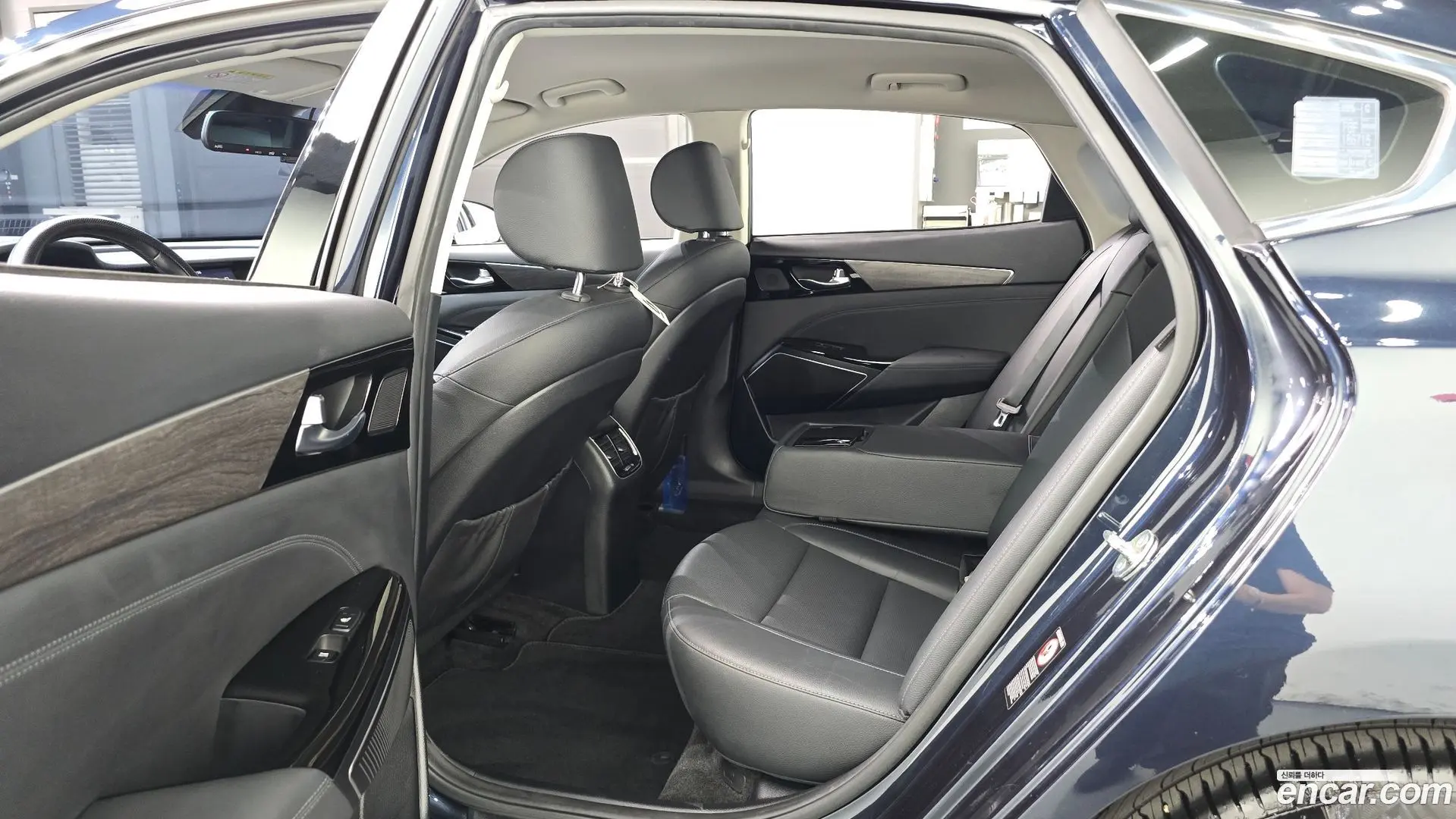 Kia K7 3.0 LPI Trendy(Rented Car)
