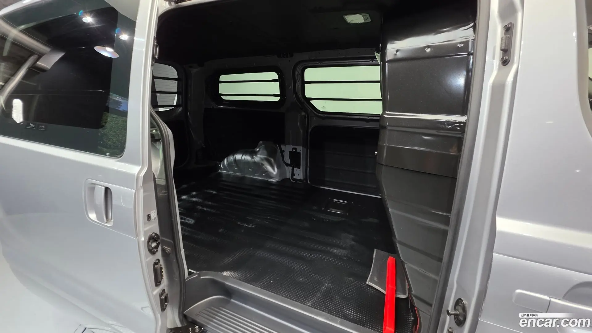 Hyundai Starex Van 3-Seater