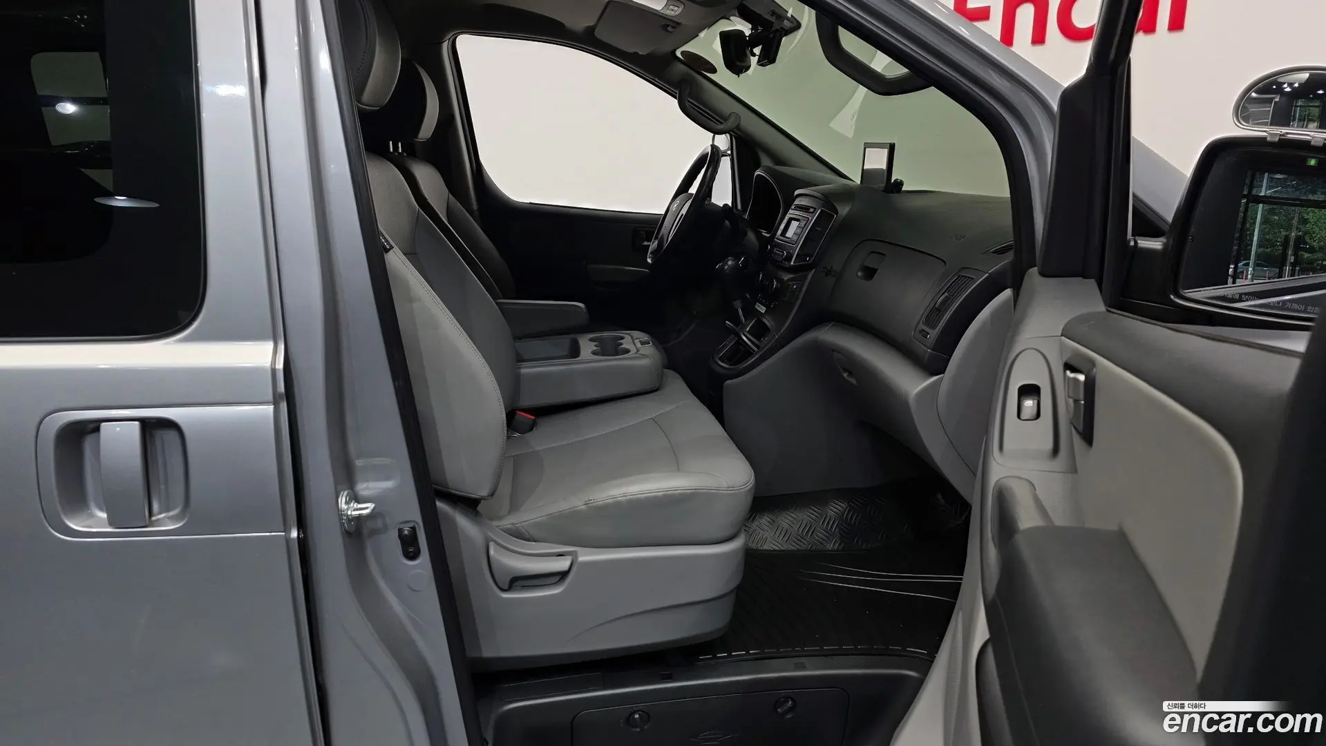 Hyundai Starex Van 3-Seater