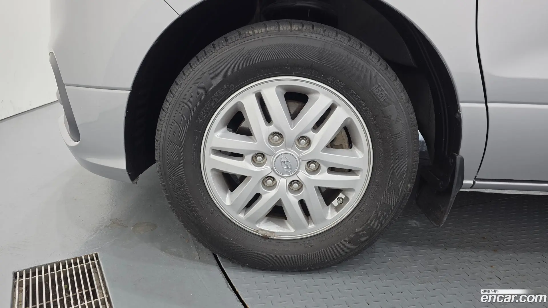 Hyundai Starex Van 3-Seater
