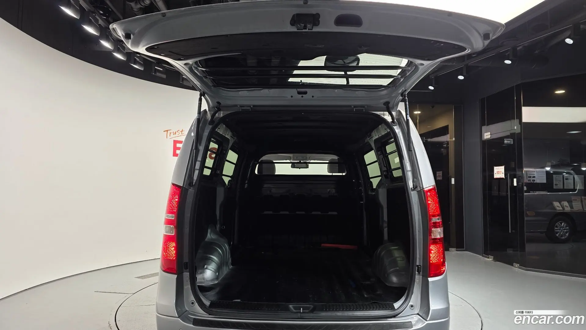 Hyundai Starex Van 3-Seater