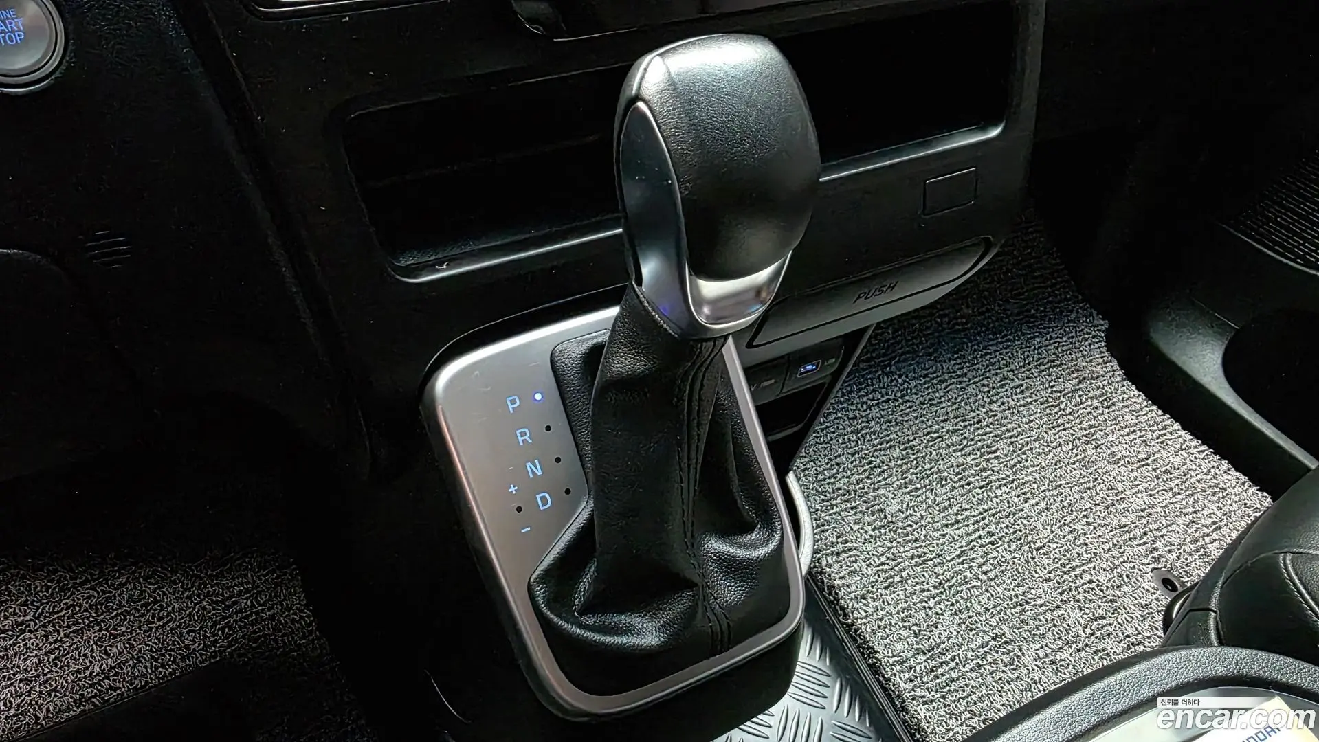 Hyundai Staria Cargo 5-Seater 2022