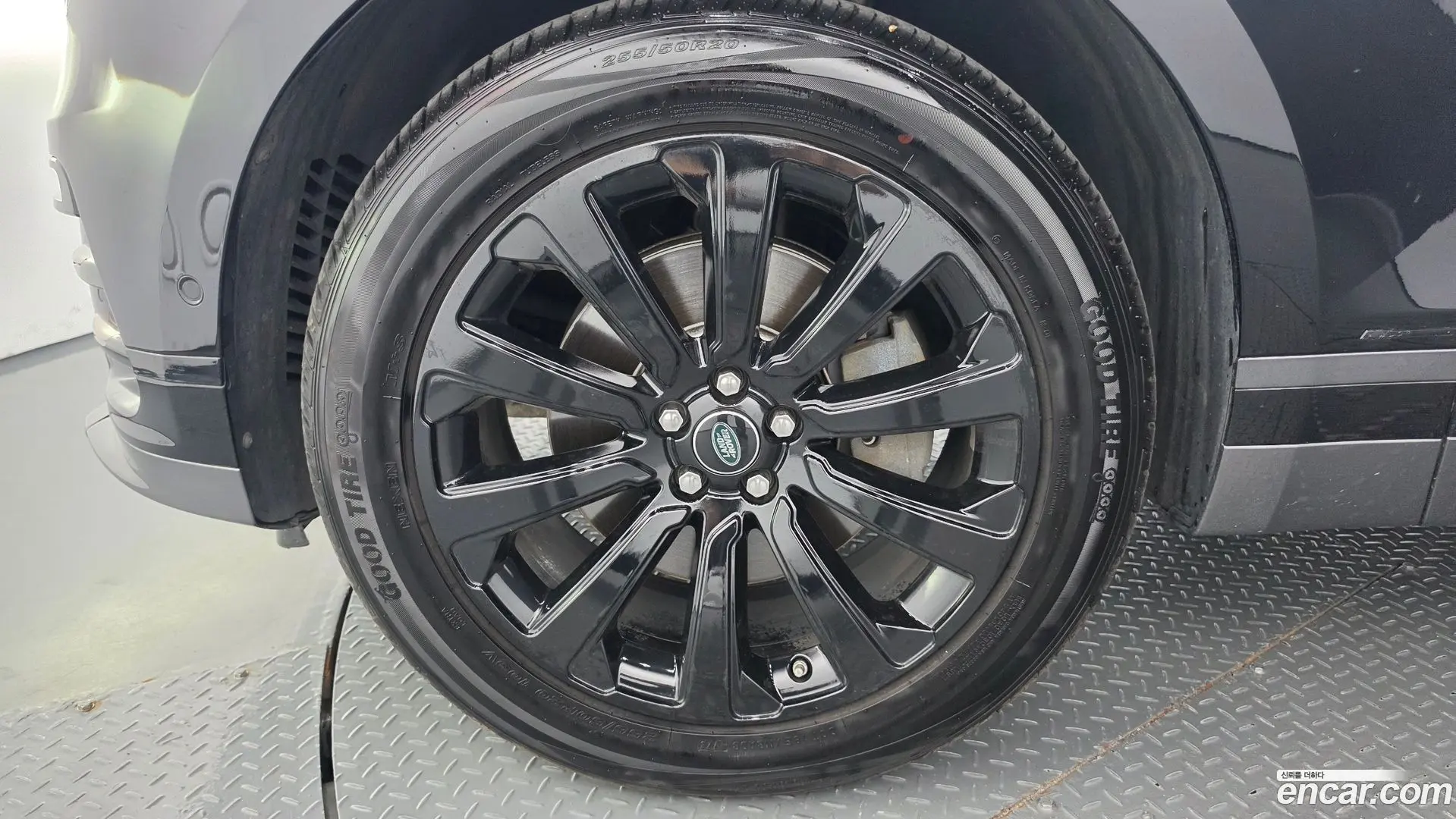 Land Rover Range Rover Velar 3.0 D300 R-Dynamic SE