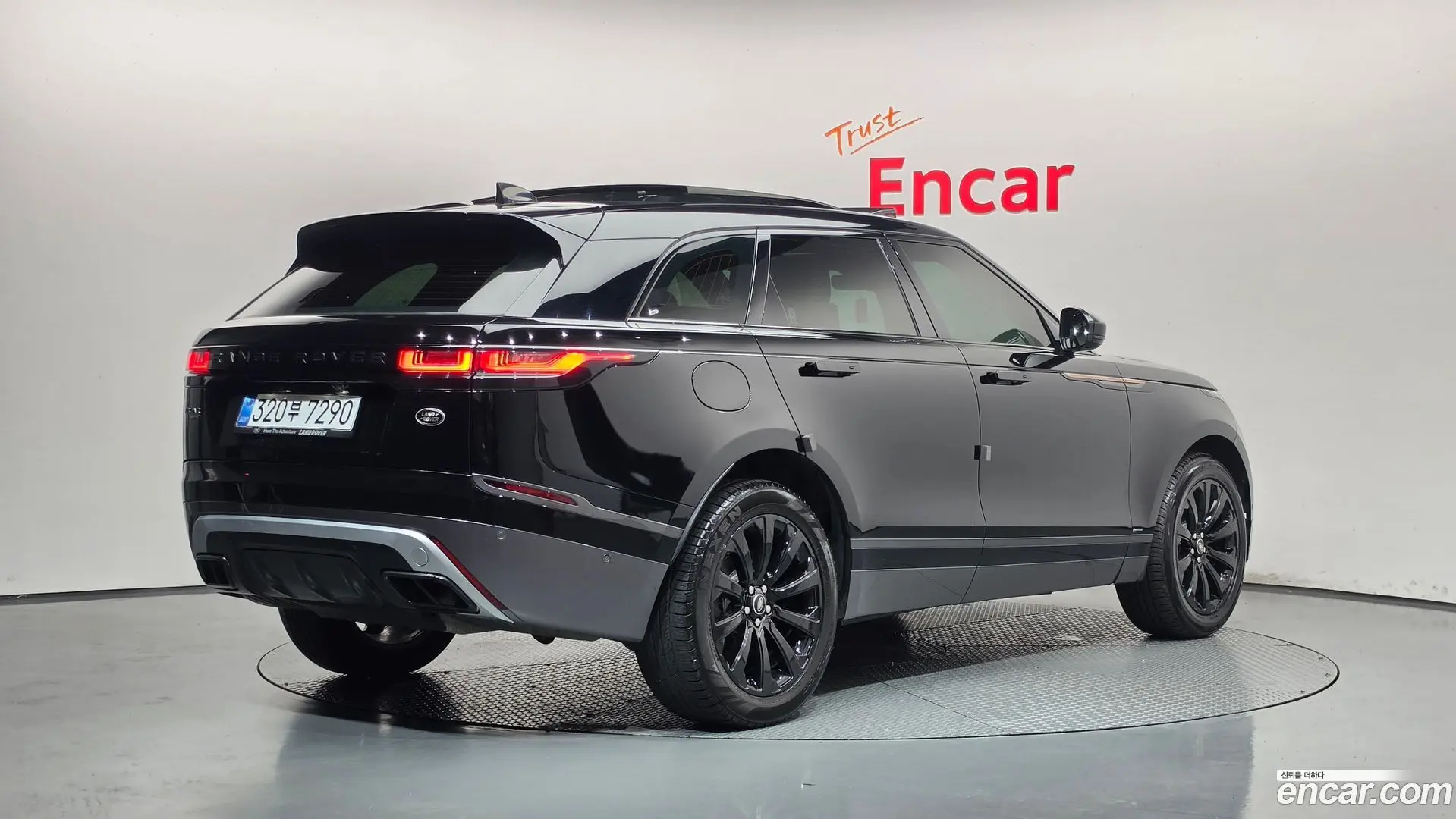 Land Rover Range Rover Velar 3.0 D300 R-Dynamic SE