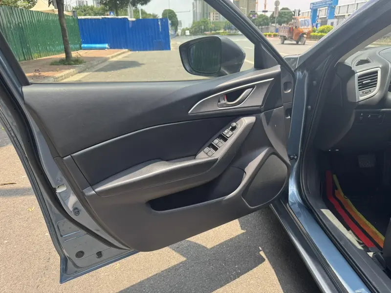 Mazda3 Angkesela 2017 Sedan 1.5L Automatic Comfort Type National V