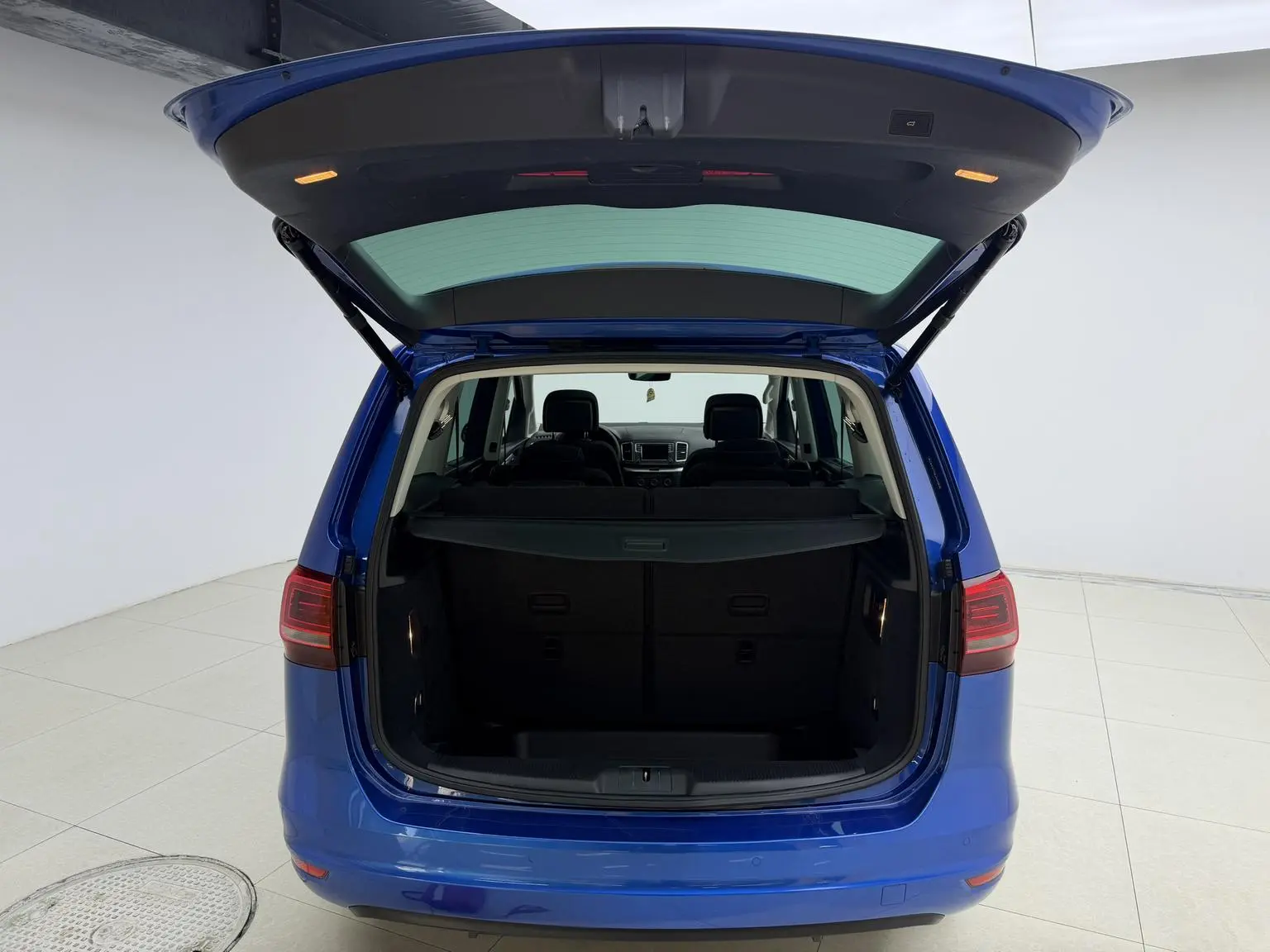 Volkswagen Sharan 2018 Facelift 380TSI 6 seat