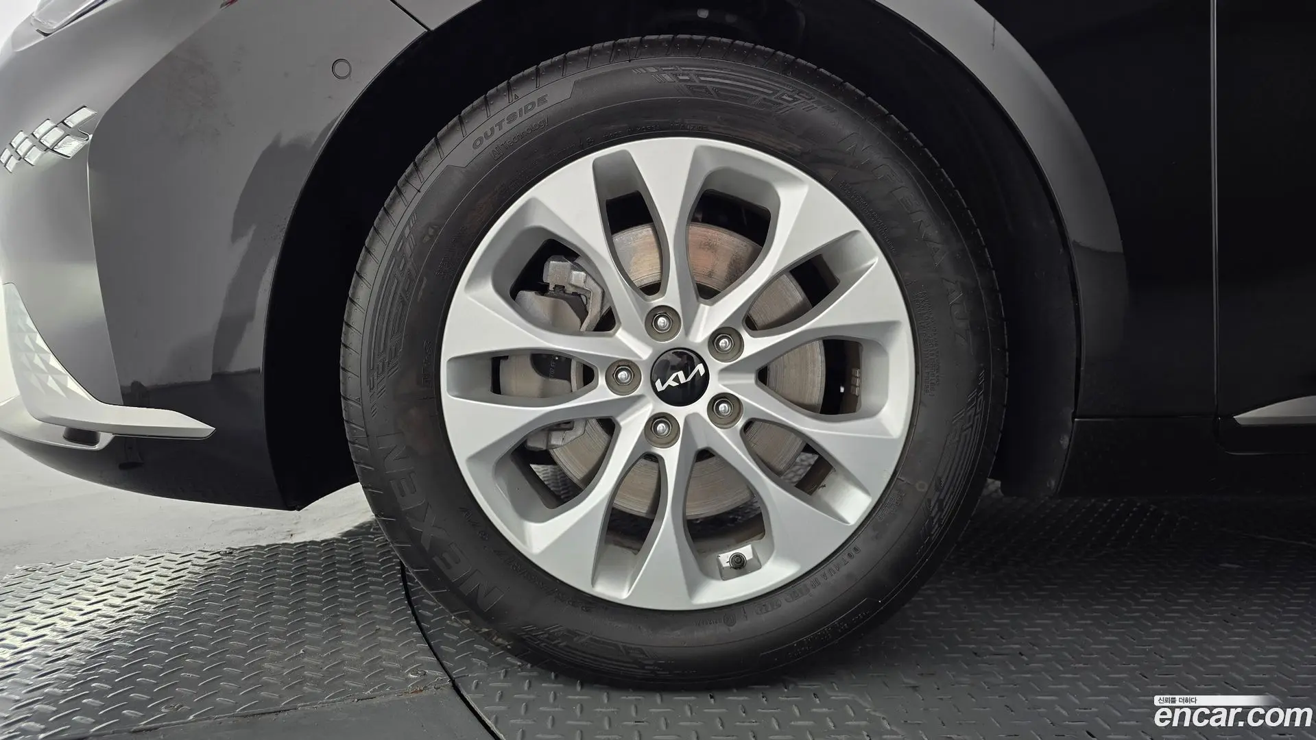 Kia K8 2.5 Gasoline 2WD
