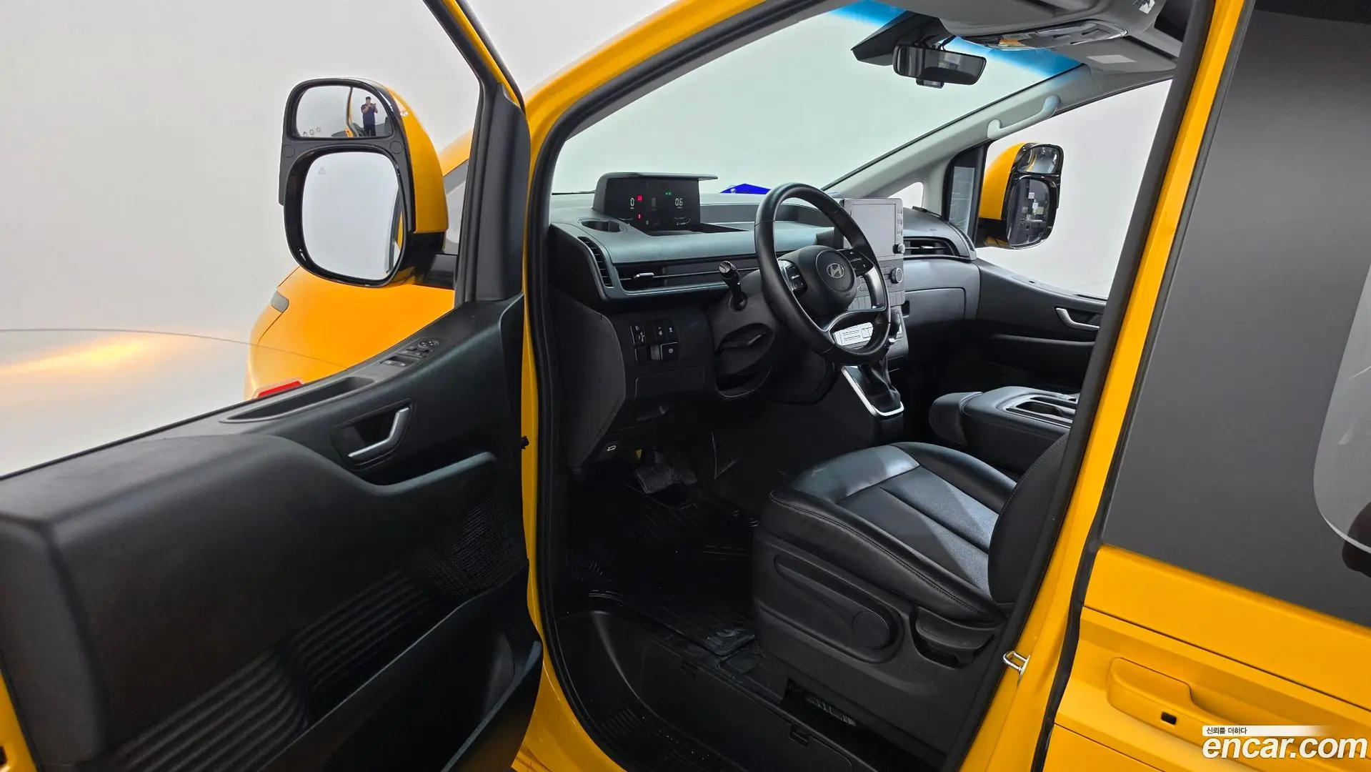 Hyundai Staria L3.5 Kinder Safety Car
