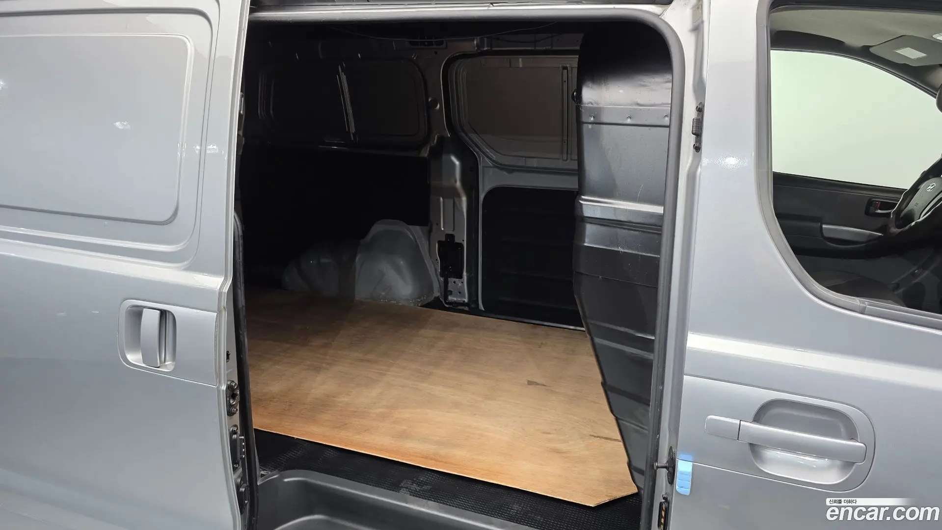 Hyundai Starex Van 3-Seater