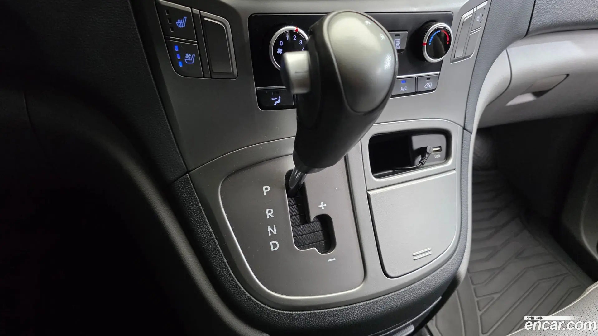 Hyundai Starex Van 3-Seater
