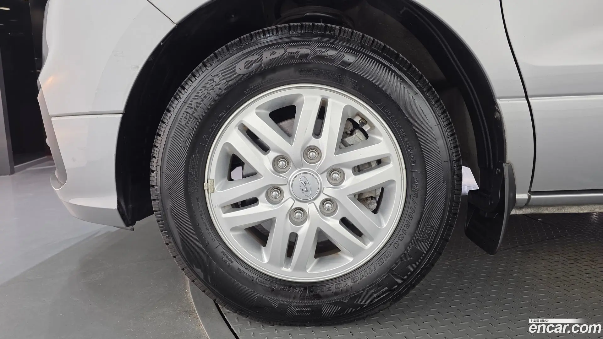 Hyundai Starex Van 3-Seater