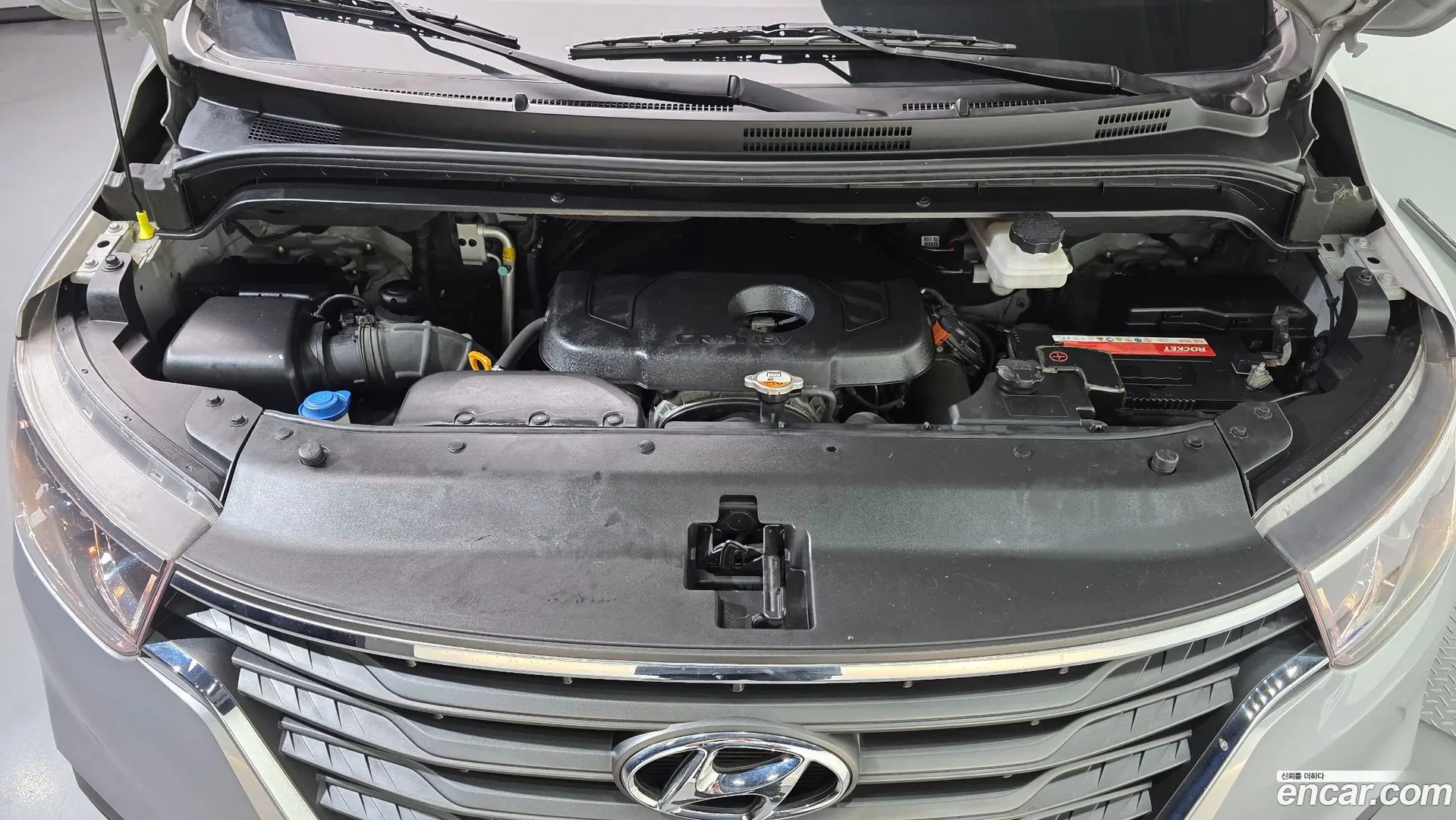 Hyundai Starex Van 3-Seater