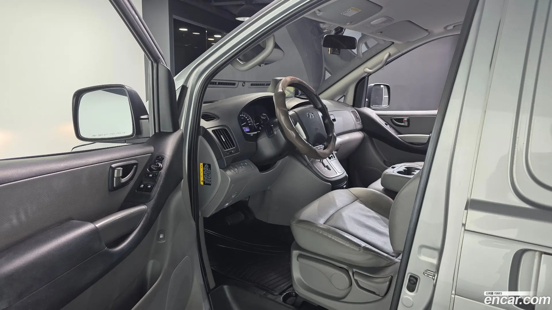 Hyundai Starex Van 3-Seater