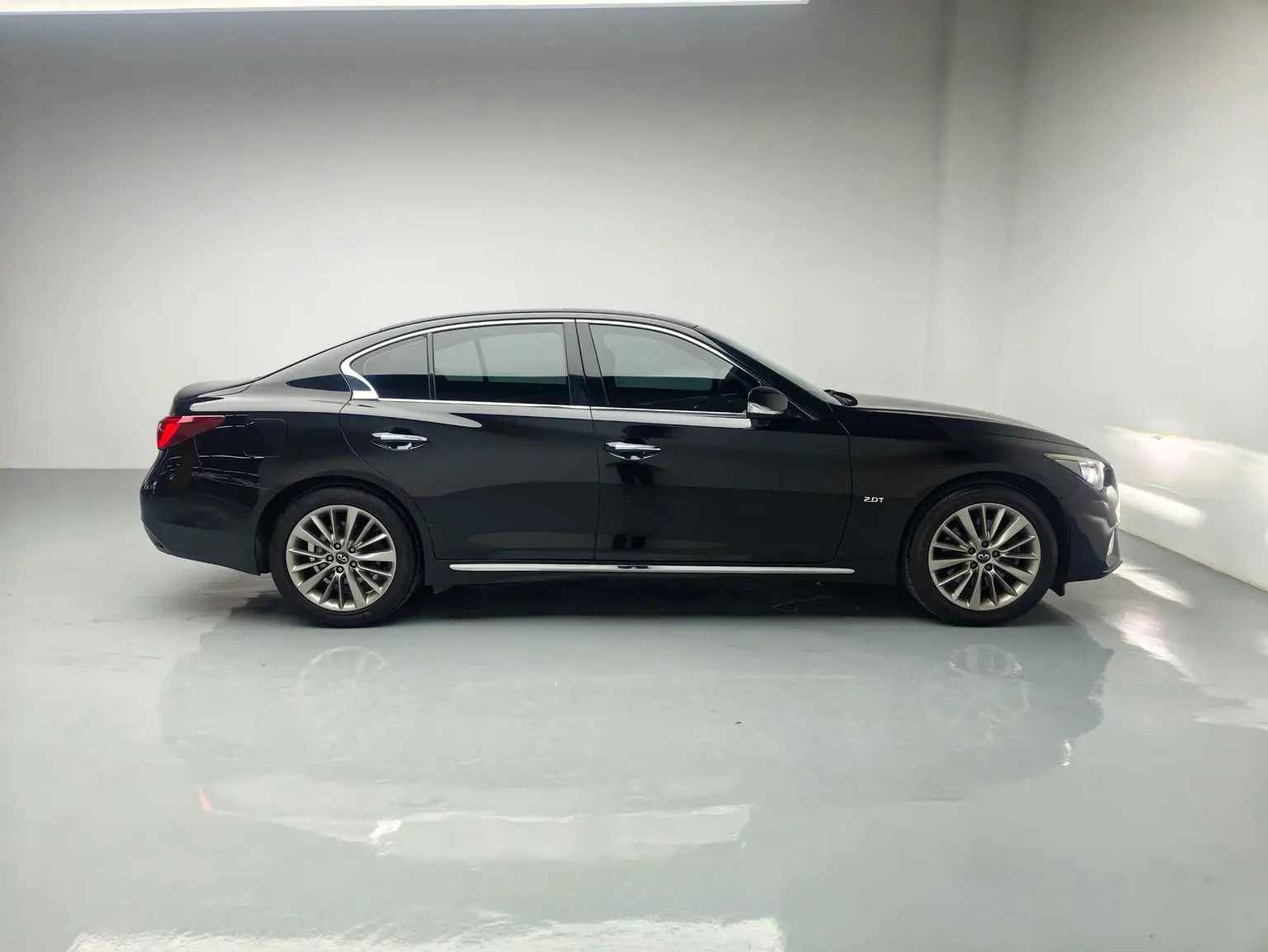 Infiniti Q50L 2018 2.0T China VI