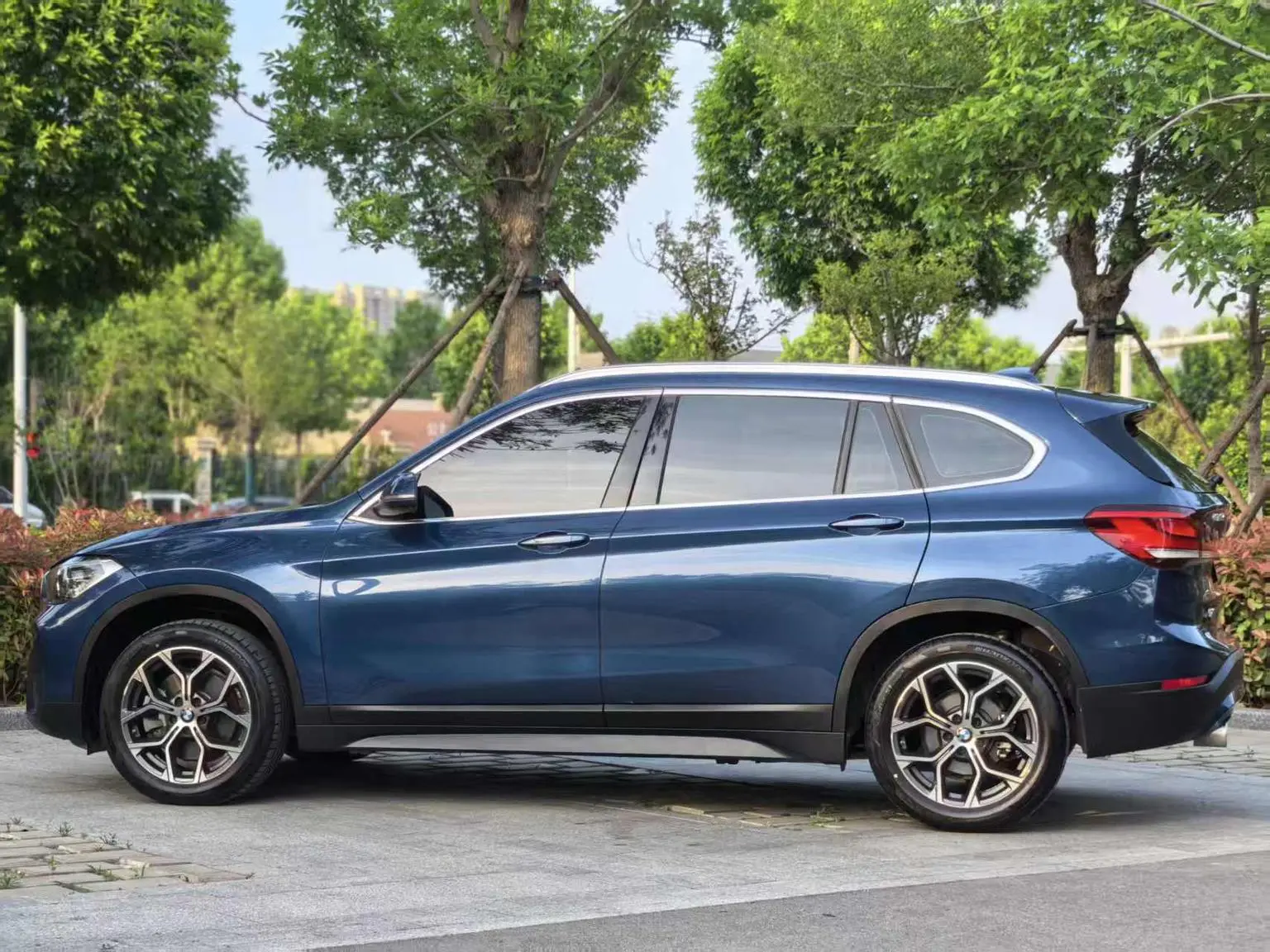 BMW X1 2021 sDrive25Li Leading