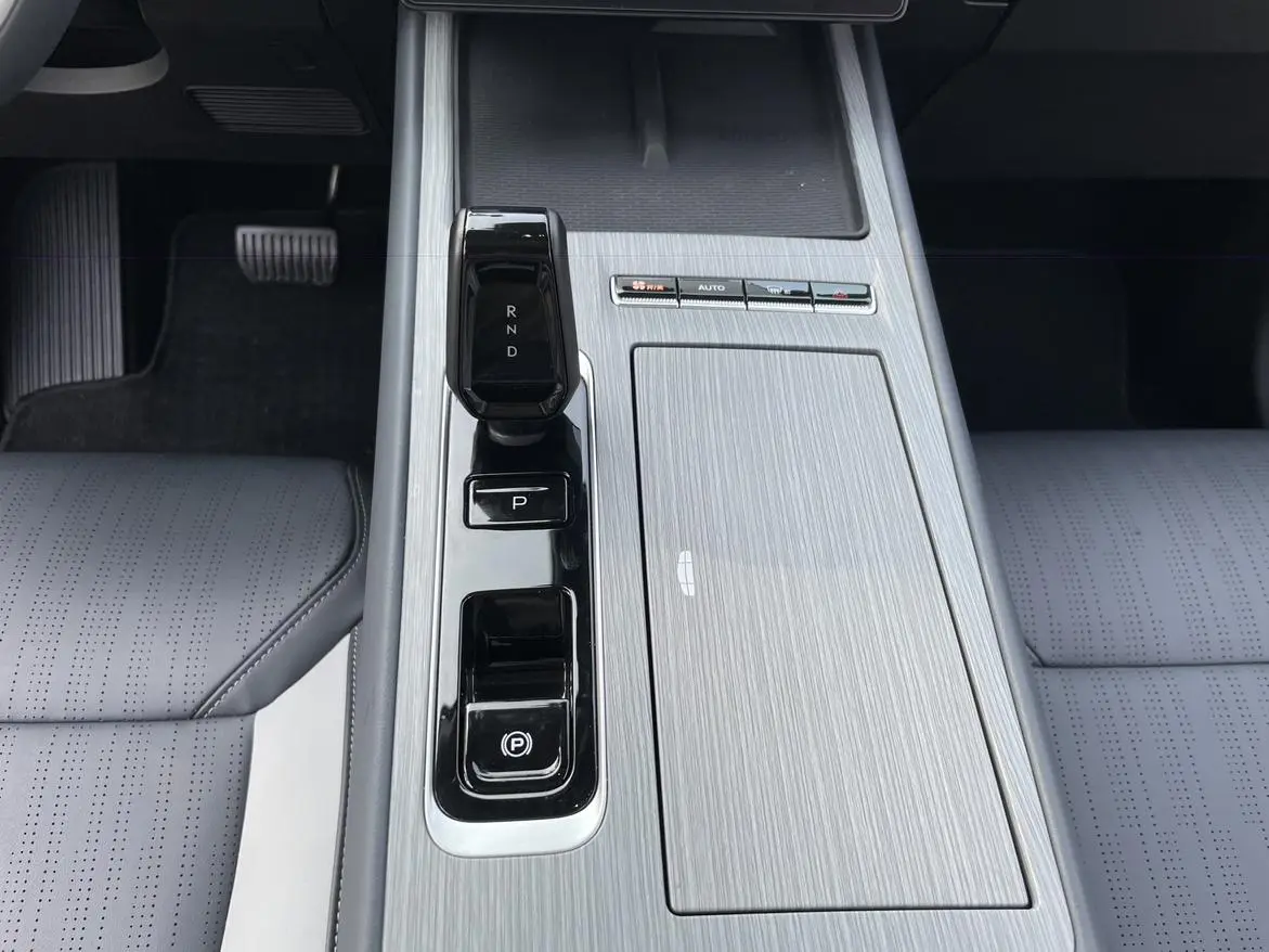 Geely Boyue L 2024 1.5TD DCT