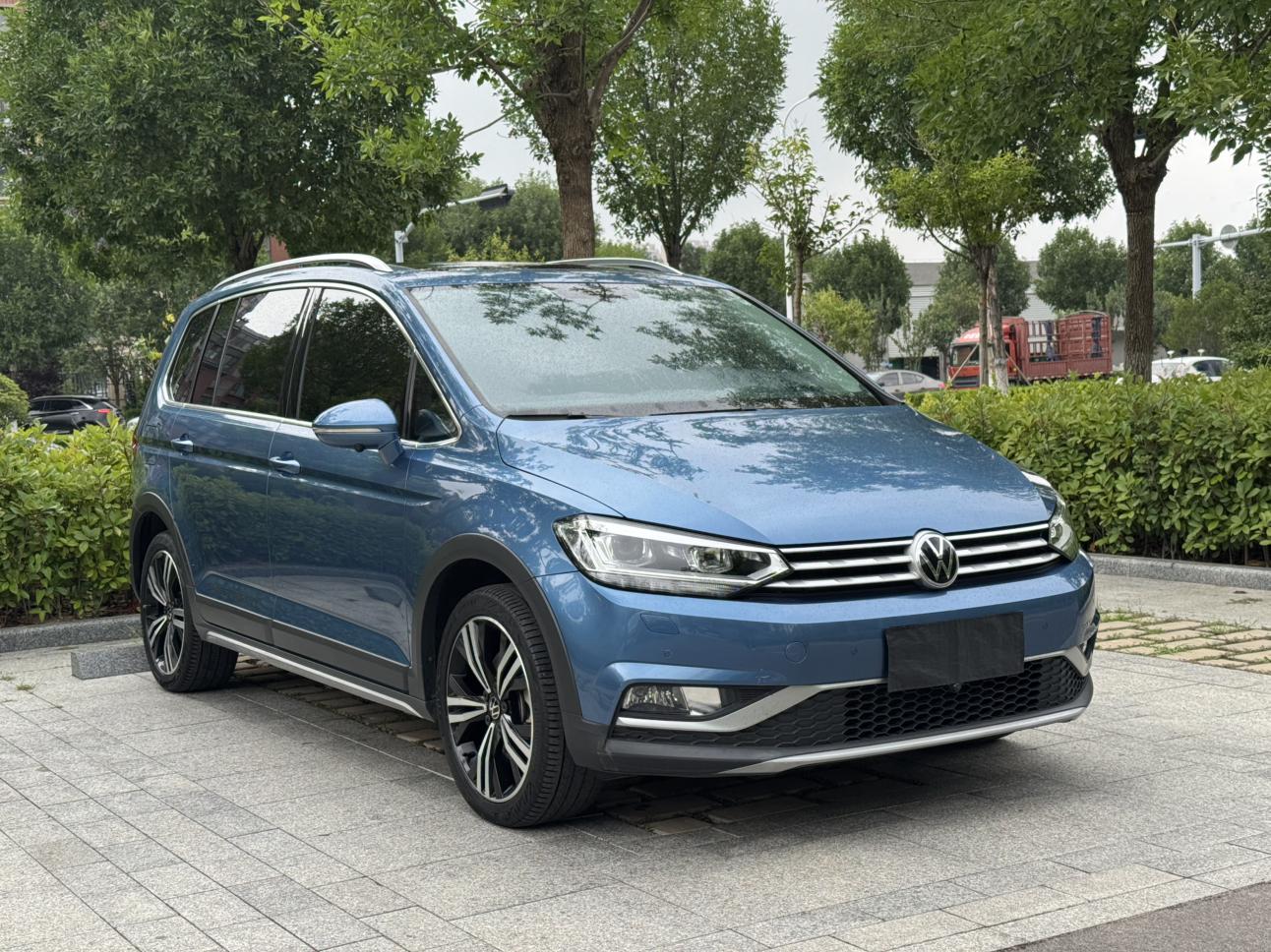 Volkswagen Touran L 2021 280TSI DSG 7 seat