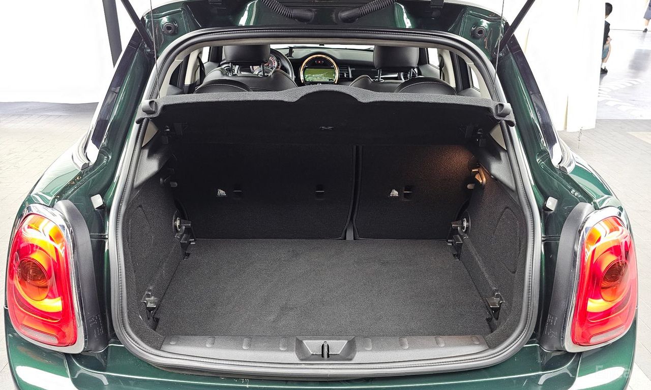 Mini Cooper D 5-Door HIGH 2016