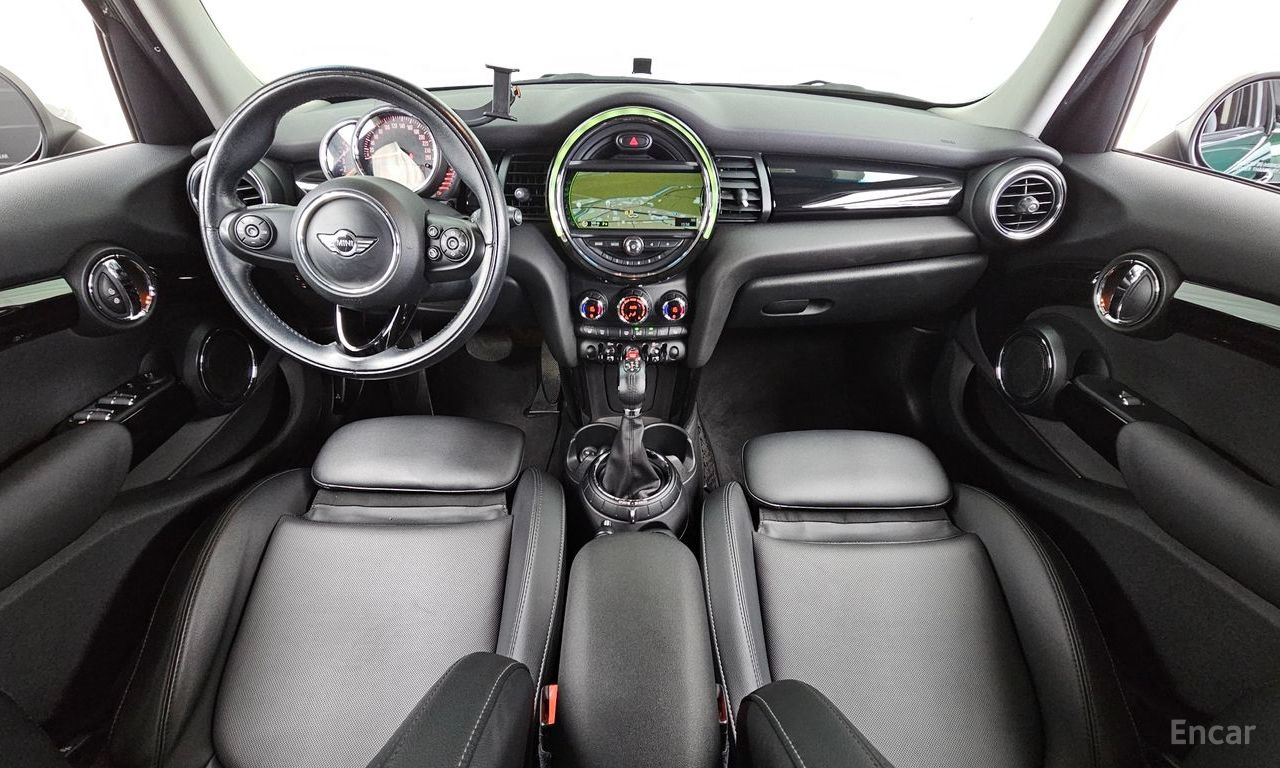 Mini Cooper D 5-Door HIGH 2016