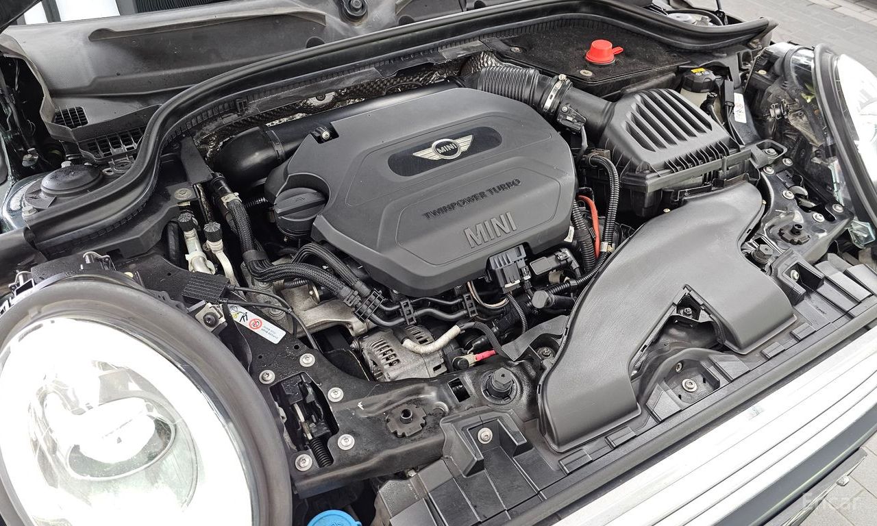 Mini Cooper D 5-Door HIGH 2016