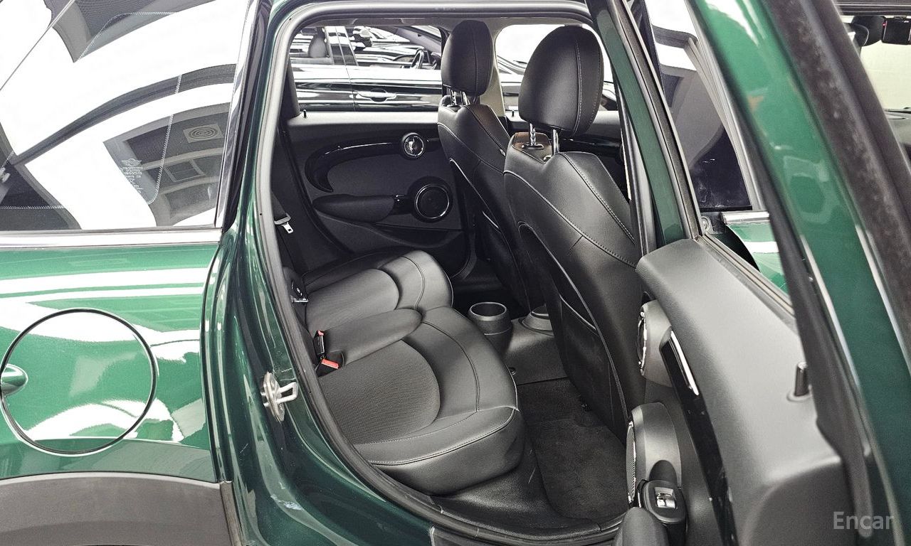 Mini Cooper D 5-Door HIGH 2016
