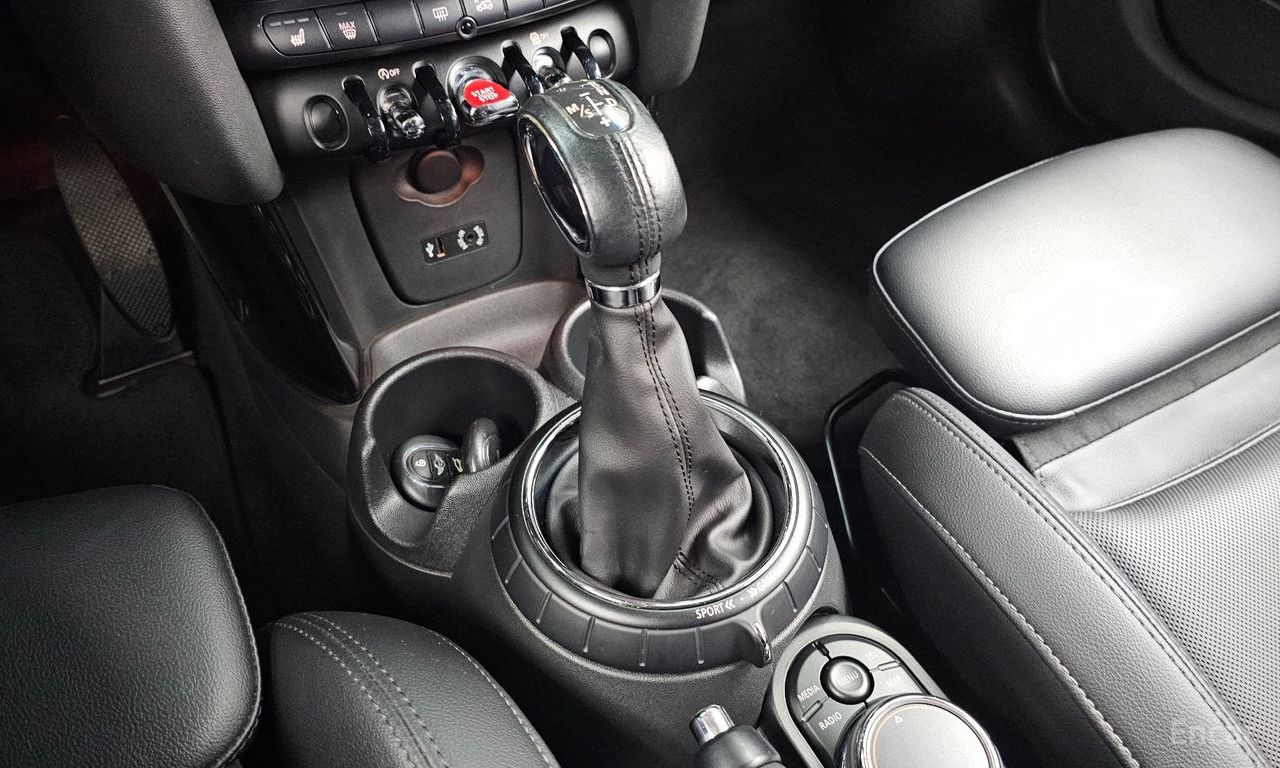 Mini Cooper D 5-Door HIGH 2016