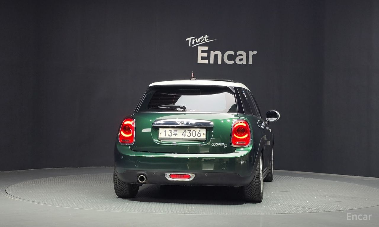 Mini Cooper D 5-Door HIGH 2016