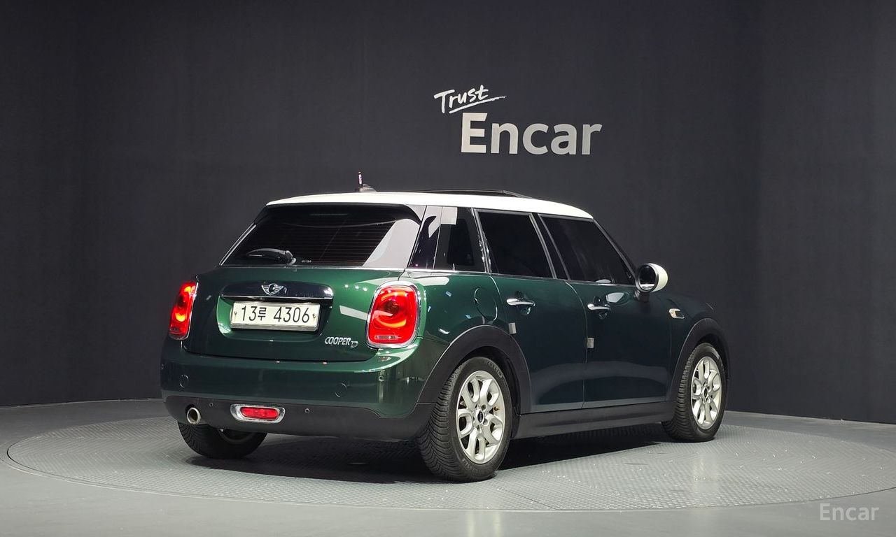 Mini Cooper D 5-Door HIGH 2016