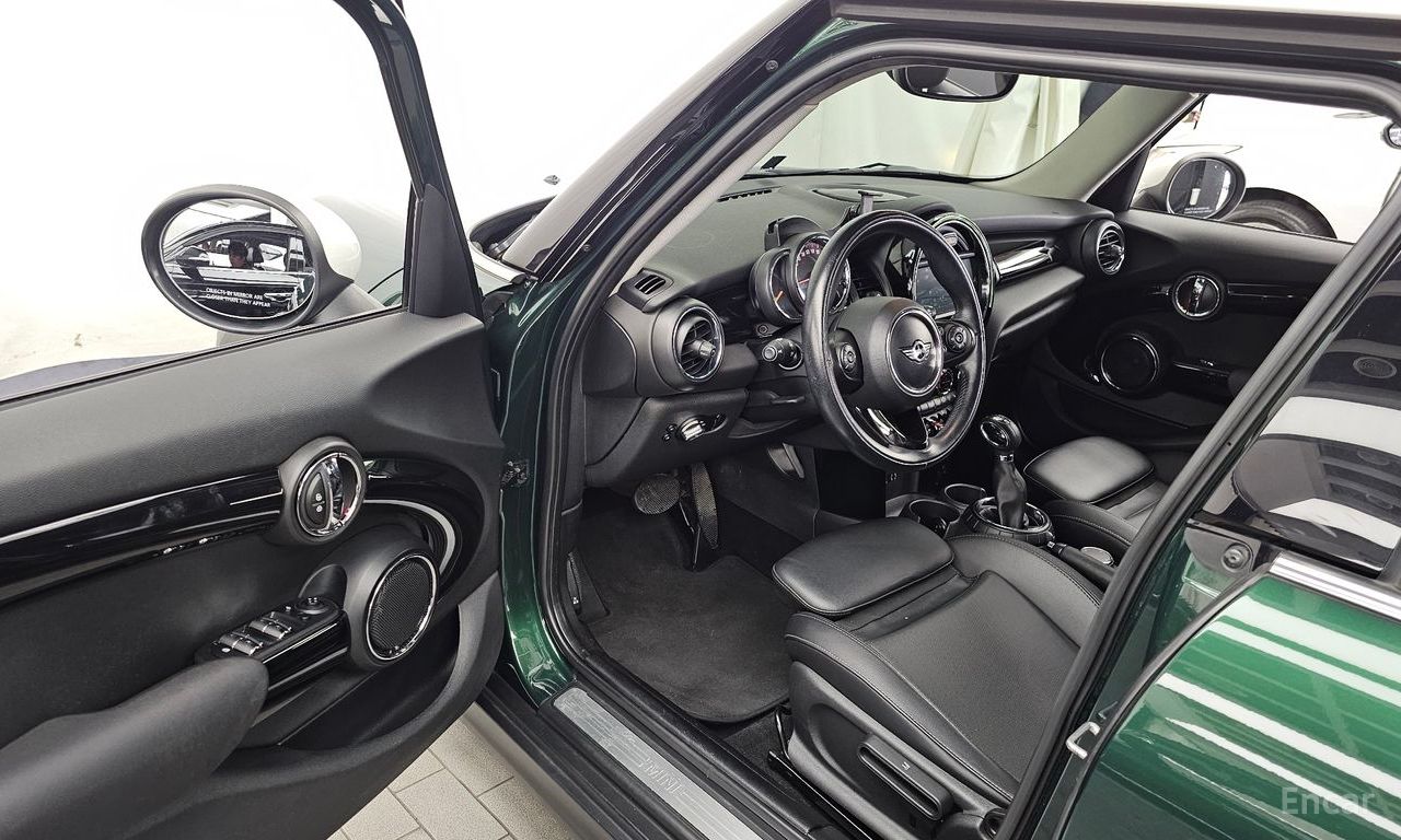 Mini Cooper D 5-Door HIGH 2016