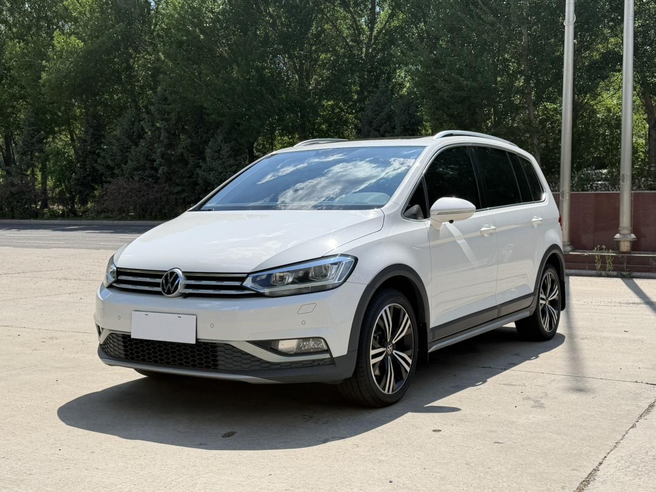 Volkswagen Touran L 2021 280TSI DSG 7 seat