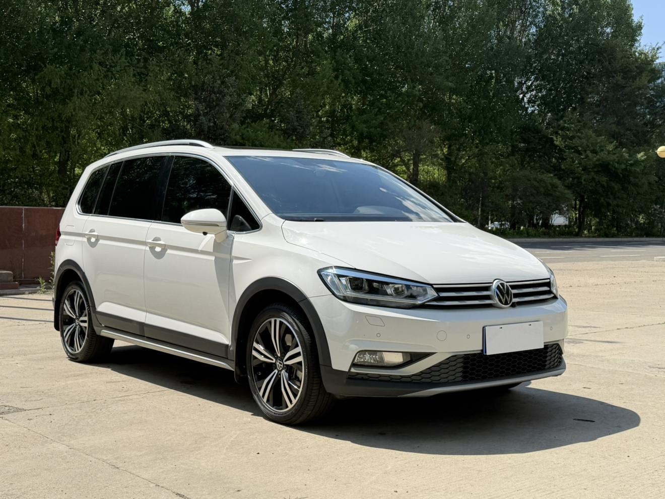 Volkswagen Touran L 2021 280TSI DSG 7 seat