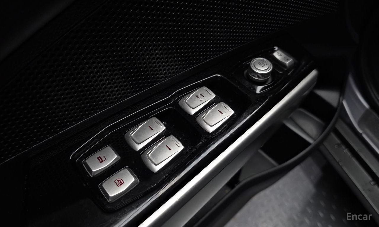 KG Mobility (Ssangyong) Tivoli LX 2WD 2016