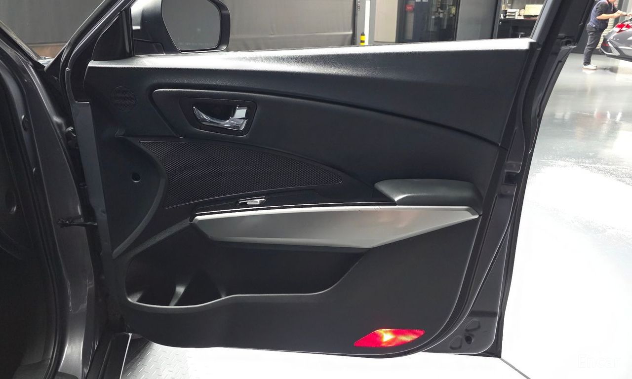 KG Mobility (Ssangyong) Tivoli LX 2WD 2016