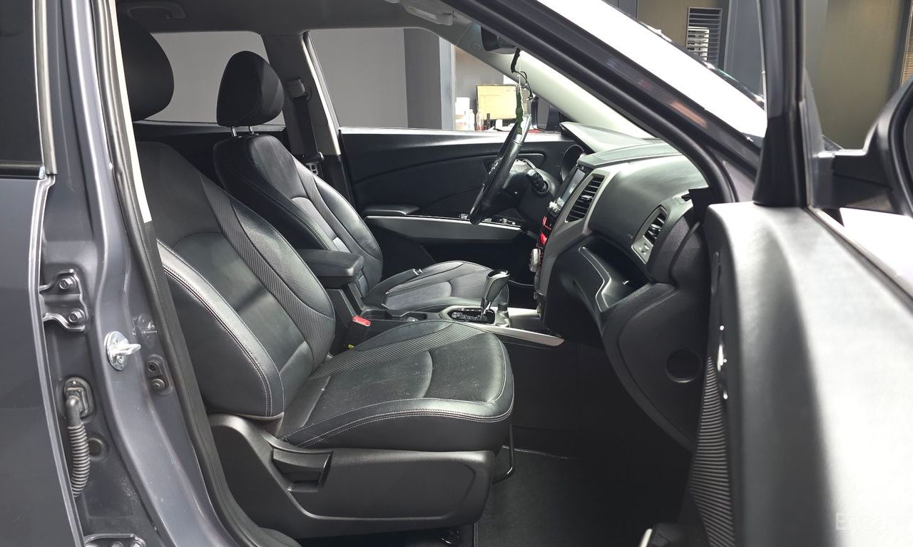 KG Mobility (Ssangyong) Tivoli LX 2WD 2016