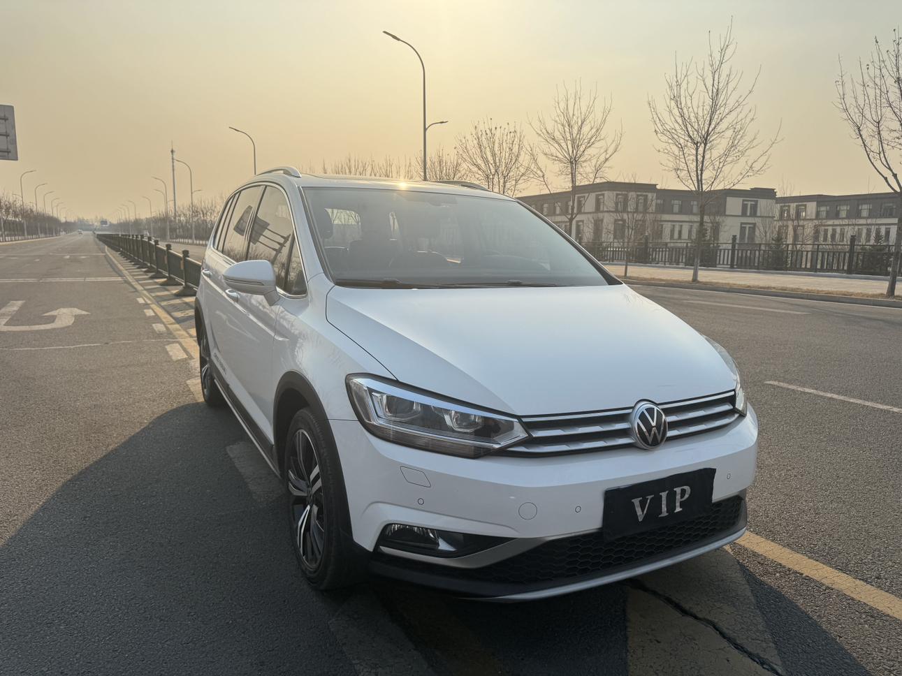 Volkswagen Touran L 2021 280TSI DSG Expand 7 seat