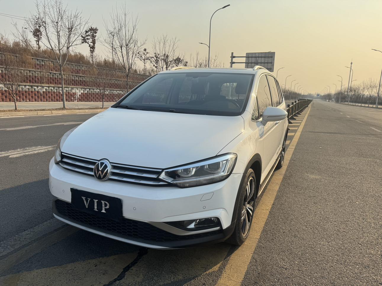 Volkswagen Touran L 2021 280TSI DSG Expand 7 seat